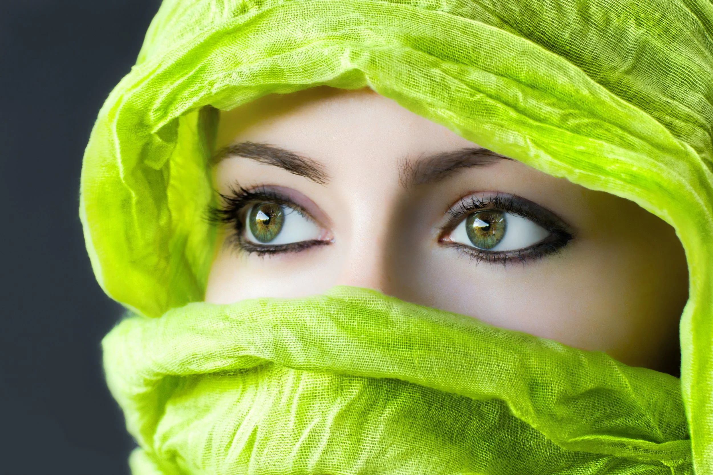 Practical Eye Beauty Tips for Contacts and Glasses