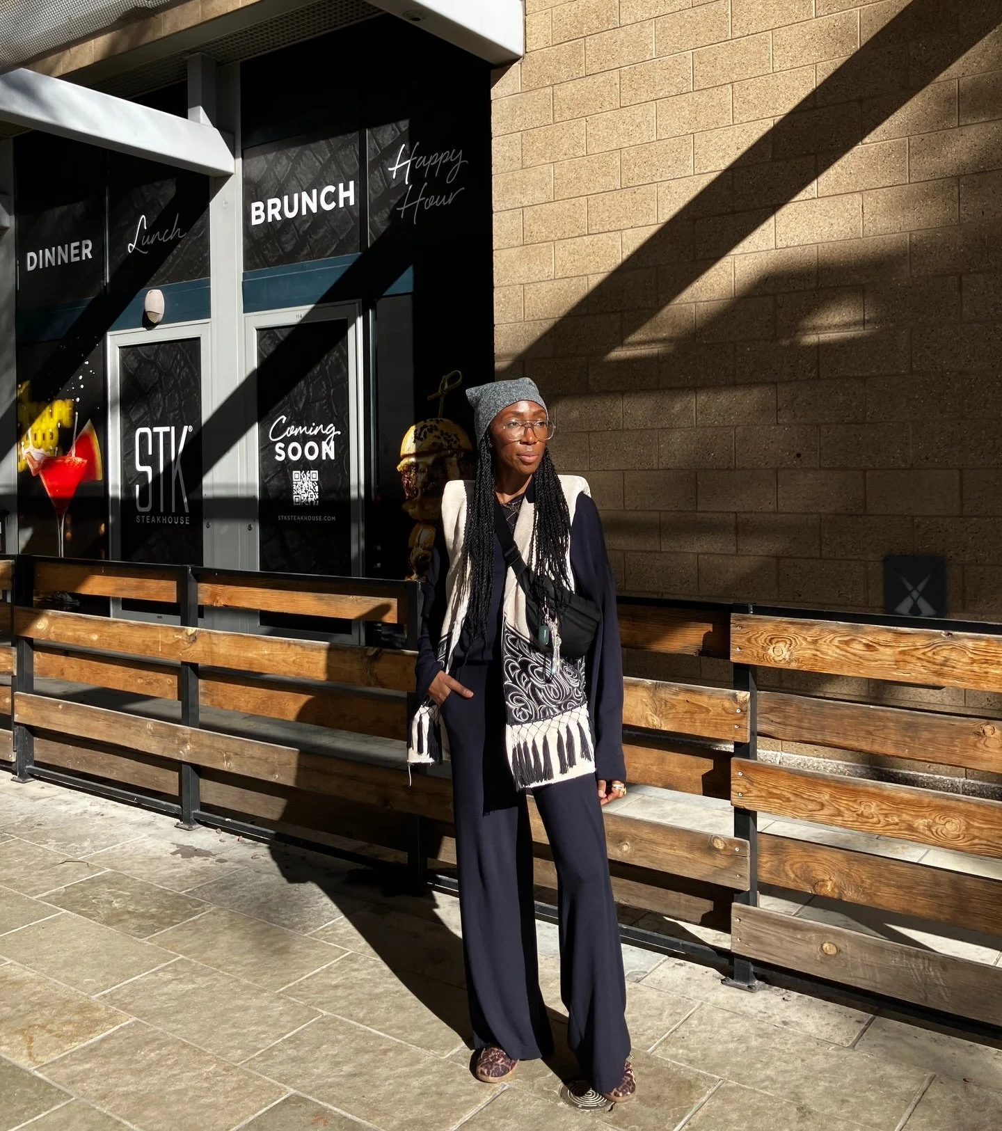 We&rsquo;re going to call this Casual Winter Chic downtown ✨
Currently in Arizona working at a fashion show, so you know I had to bring it with the fashion outside 🤩. 

Vest: @dylanlex 
Top and pants: @bleusalt
