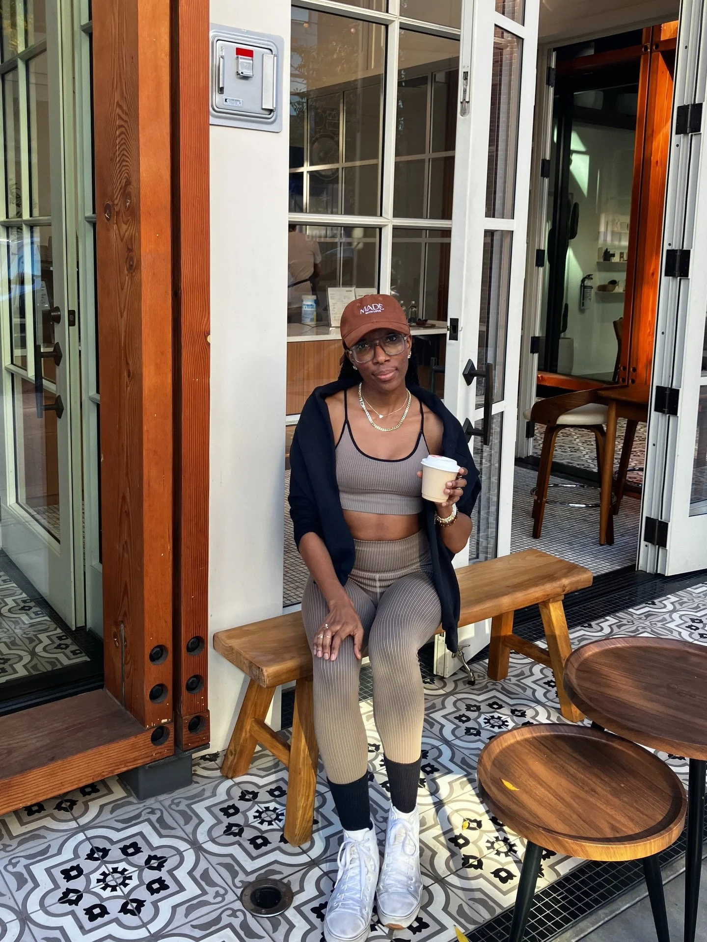 A lil Athletic Casual moment&hellip; from Pilates to the coffee shop ✨ 

Hat @caitlynminimalist 

People ask me about this set every time I wear it&hellip; it&rsquo;s from @goodamerican when they use to have a workout line 😑. Their pieces have such 