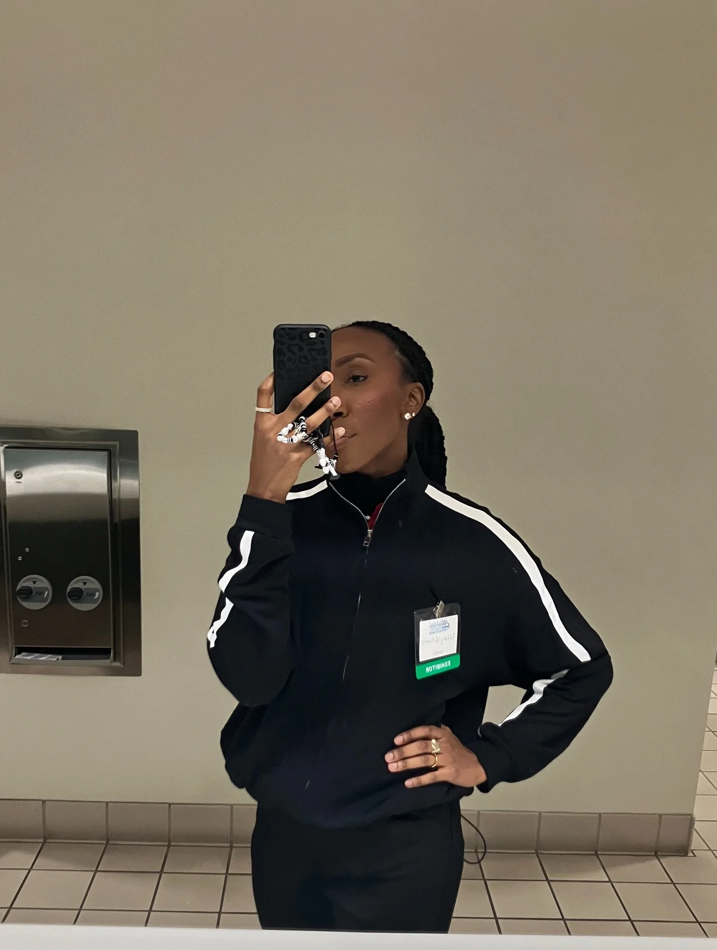 @bleusalt has the most perfect jackets and cardigans that are amazing for when I go to work!!! ✨All of their pieces are made for different occasions and are hand crafted with the softest fabric 🙌🏾.

Check out @bleusalt and use code TIFFANY when you