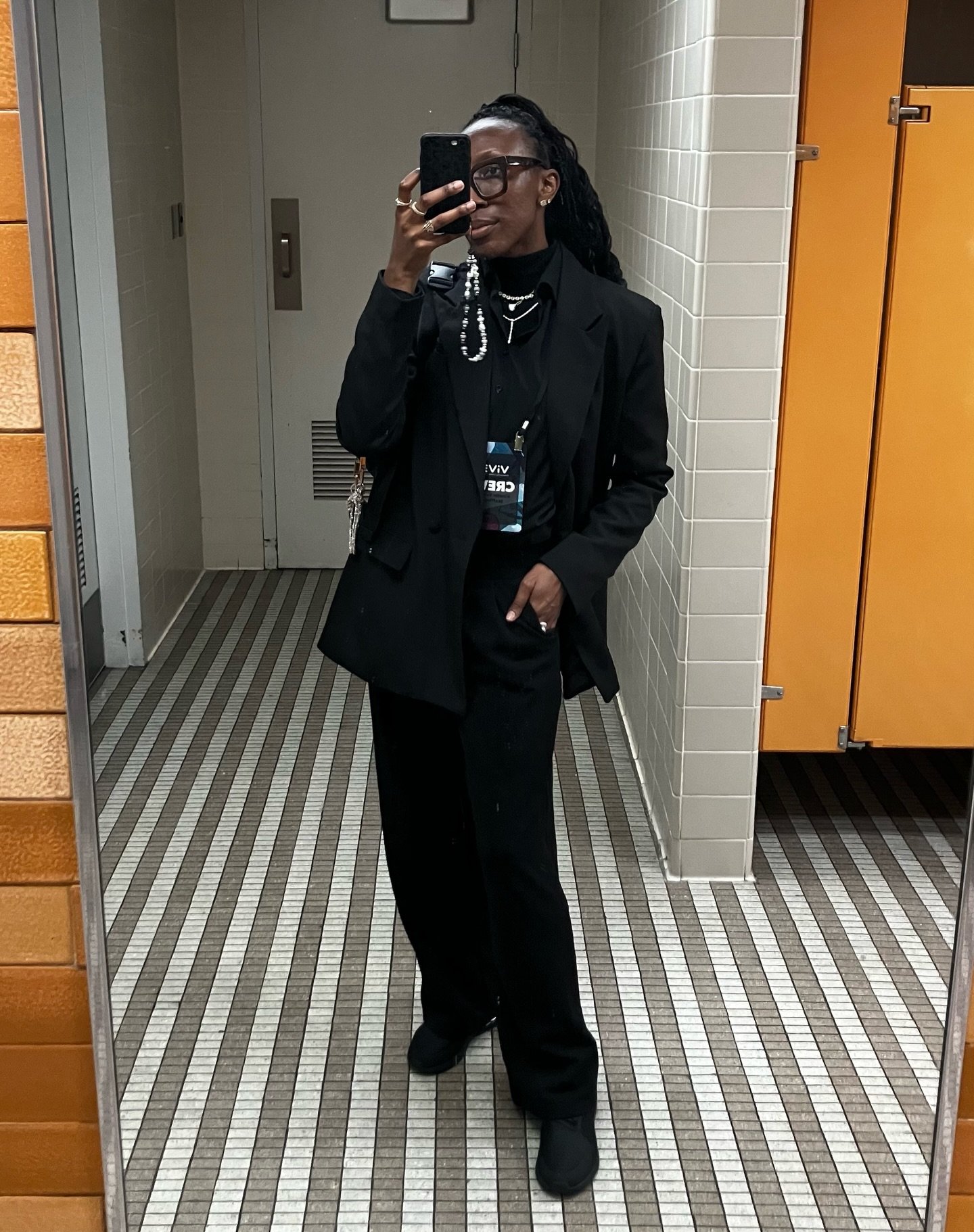 Lots of all black moments will be coming up this year, but you know I will always try my best to make it chic. I have been eyeing pieces that I can add to my work wardrobe collection to spice things up!! We&rsquo;ll see what comes together ✨