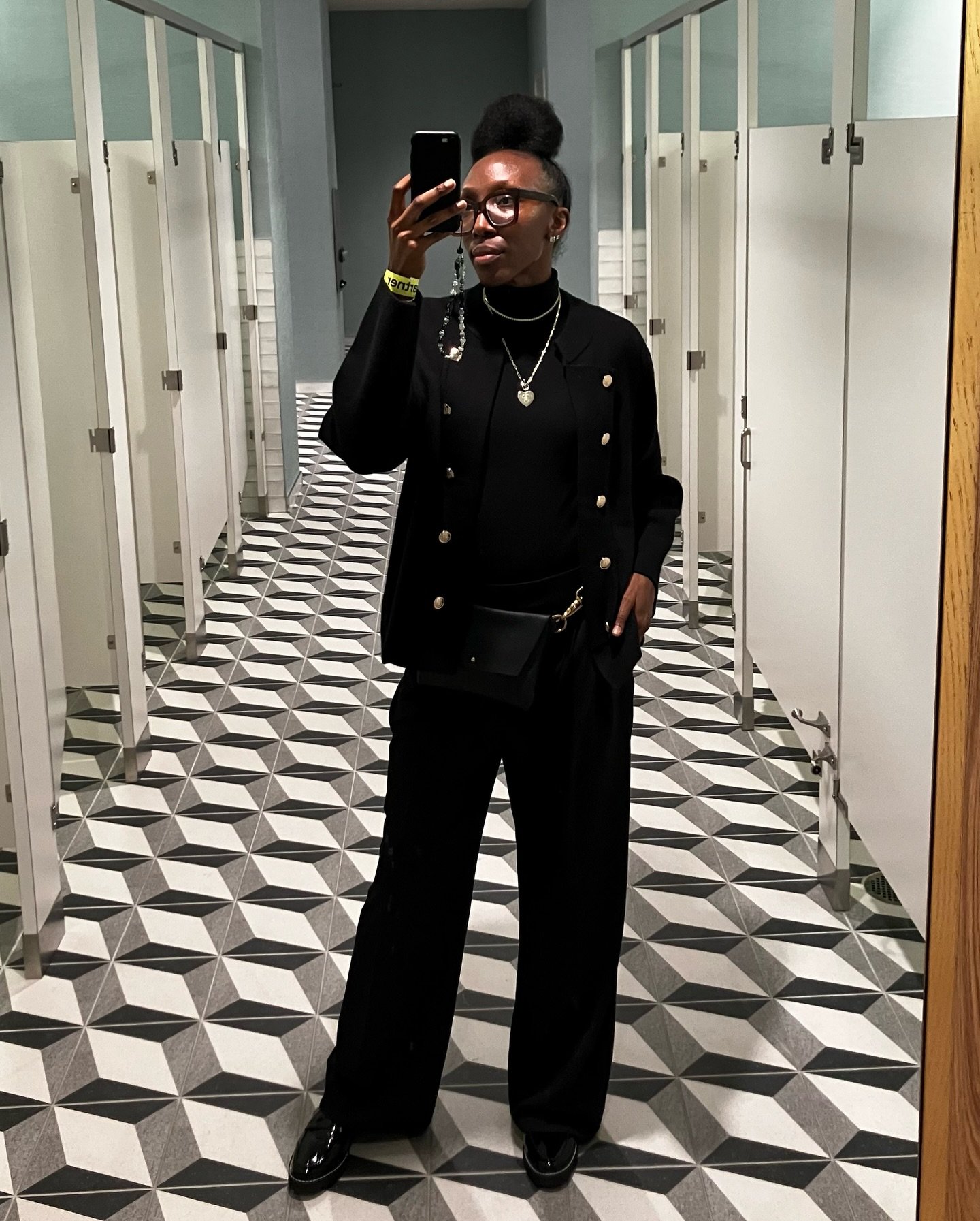 We&rsquo;re back with all black chic work outfits. I was working at a conference last week for a couple of days and this was my favorite look of the week. I picked up this sweater at @tjmaxx in the plus size section✨. 

Remember that gems are hidden 