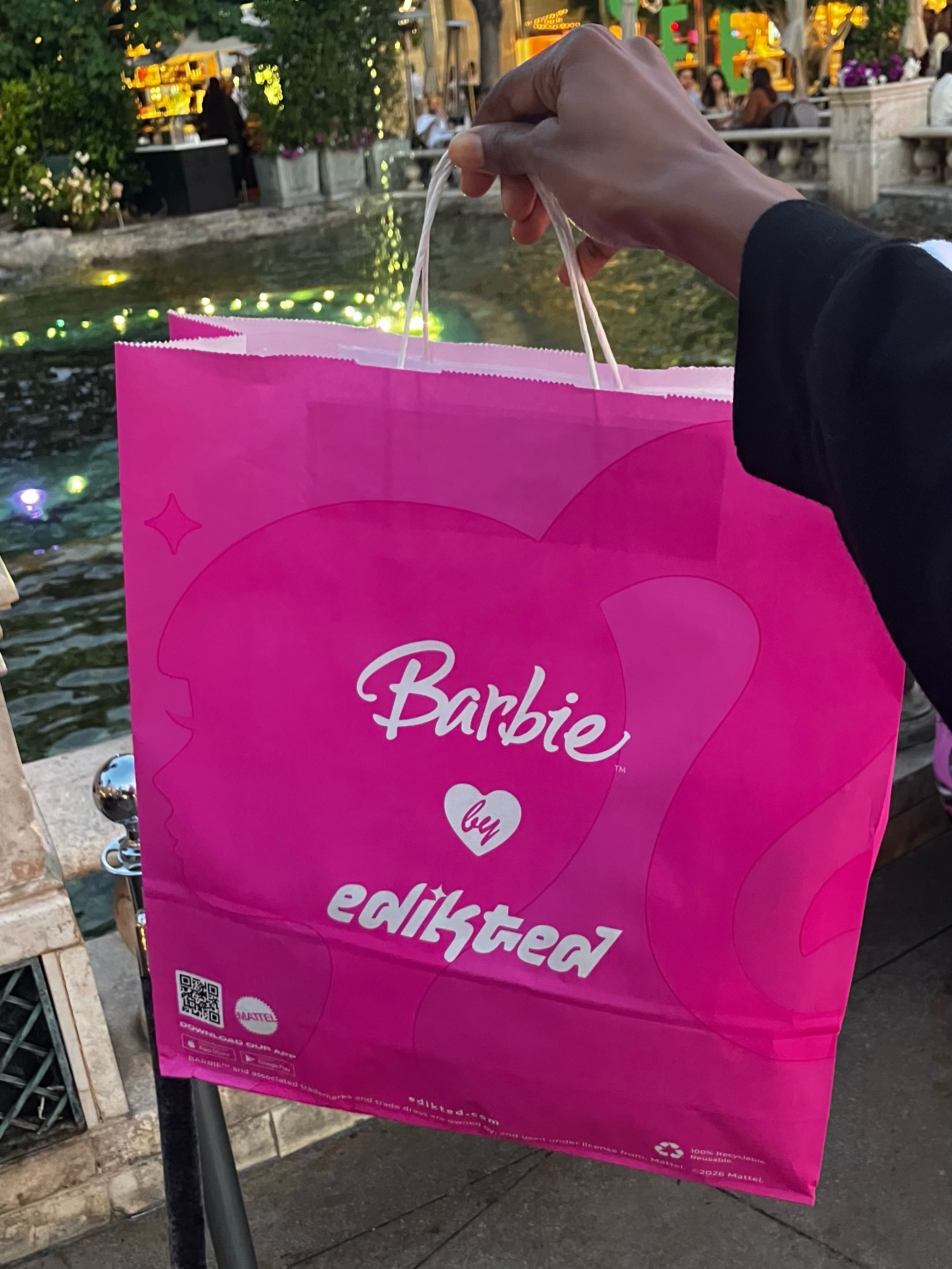 Over the weekend I worked at the Barbie by @edikted pop up 💓 at the Grove in LA!!! ✨
It was fun and also a lot of work!!! I&rsquo;m glad I worked with a really strong team 🙌🏾🙌🏾. 

It was fun running into friends and co workers throughout the wee