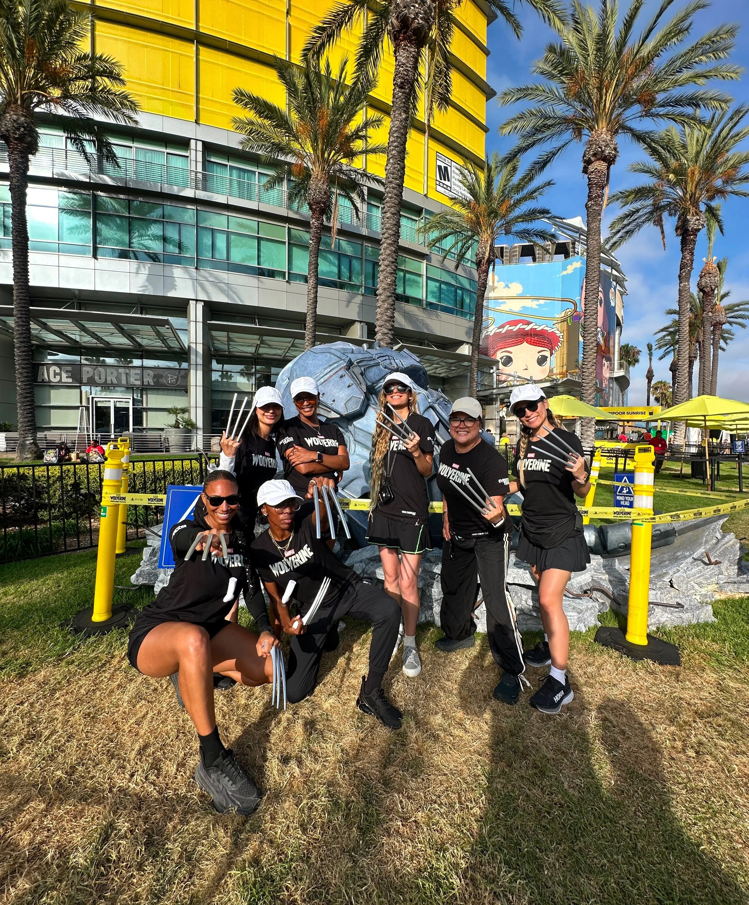 Comic Con SD 2026 was one for the books 📚🎉🤖✨. I worked the Wolverine pop up outside of the convention center with PlayStation. I took hundreds of photos for all the people that came through the activation and helped get some great content 😊.I hav