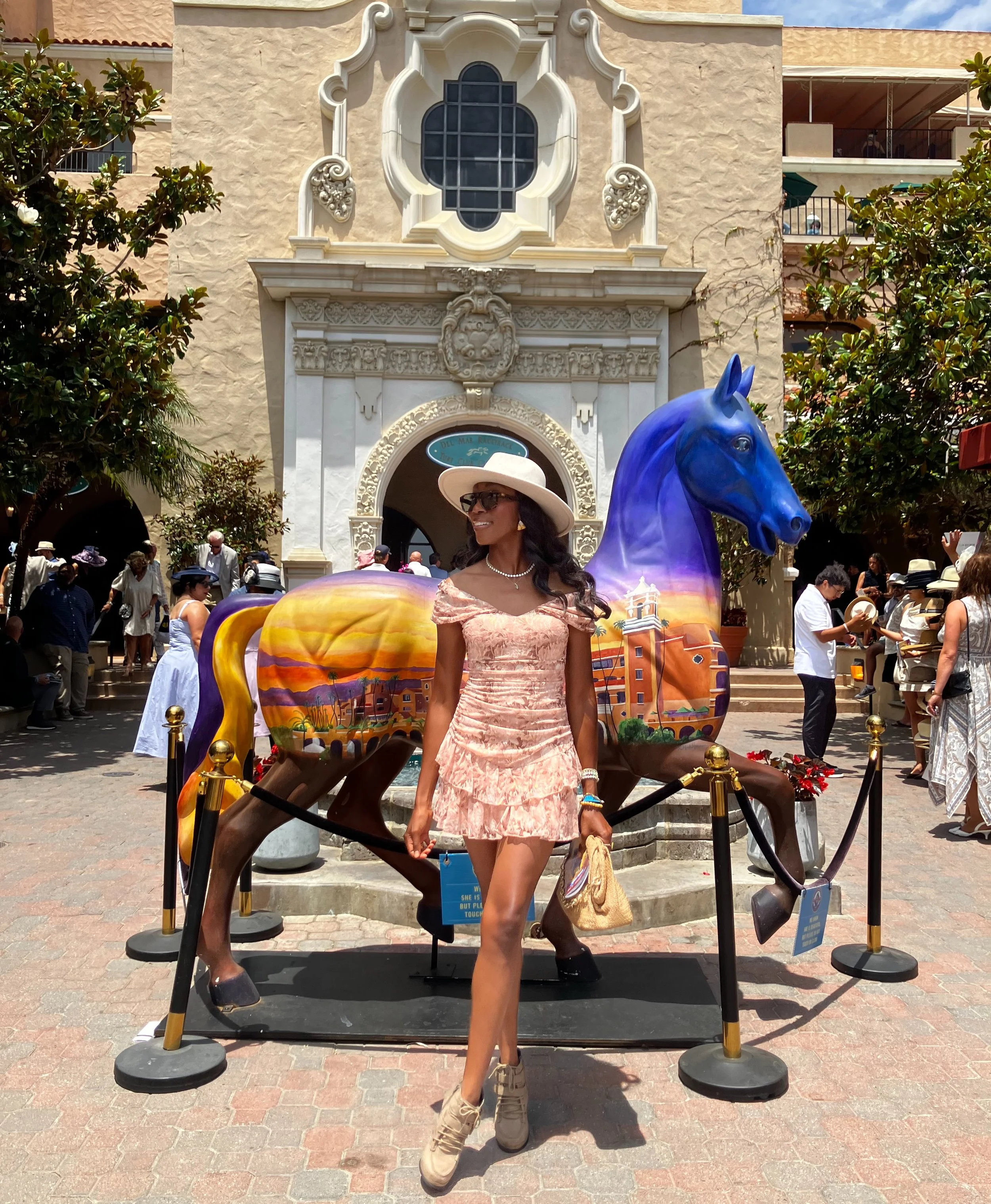 What I wore to the races over the weekend&hellip;
I shopped my closet. There are dresses that I have that I have never worn, and thought that this one from @lulus was perfect for the occasion ✨

I usually don&rsquo;t do minis, but hey yolo!!! It was 
