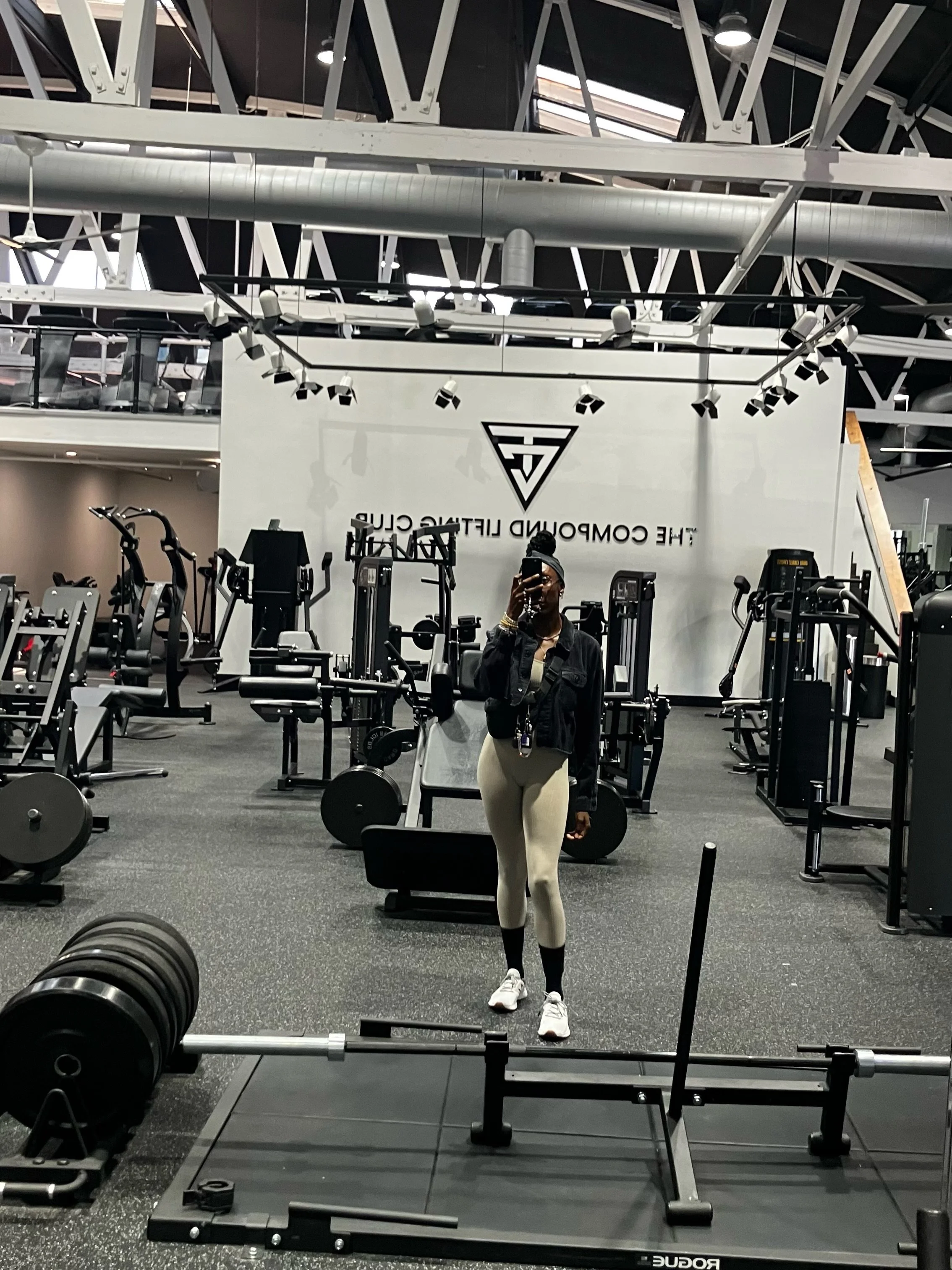 There&rsquo;s a new gym in town!!! @thecompoundliftingclubsb (Solana Beach)
Fully equipped and packed with everything you need for both workout and recovery ✨ 

📌Save this post and check them out if you are in the area!!!