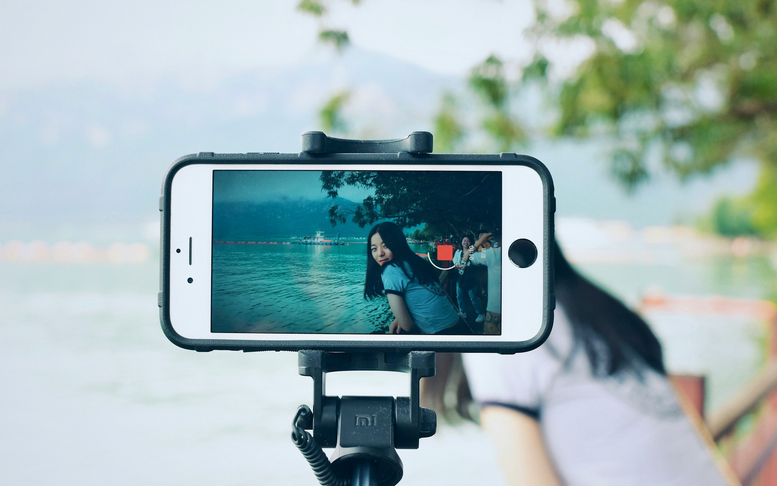 5 Ways Creators Are Filming Solo Content Without Holding Their Phone
