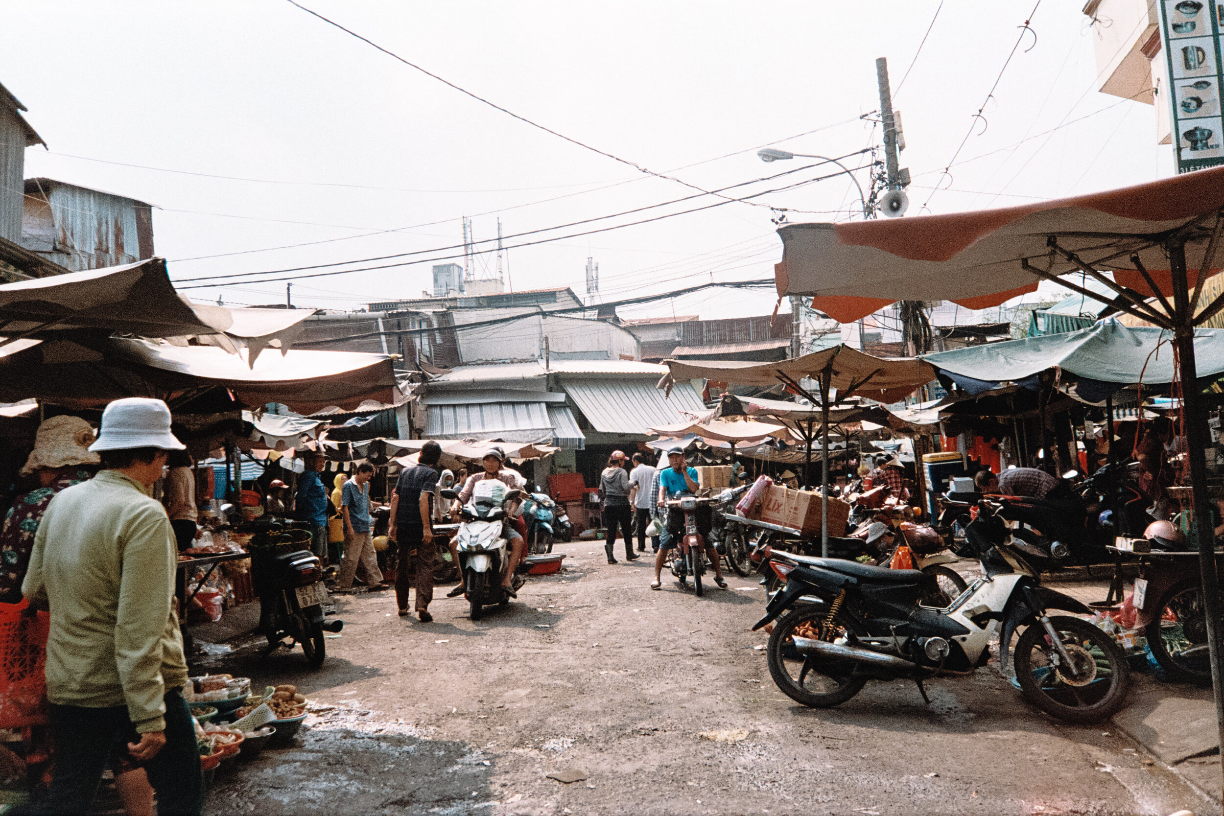 wet-market-ho-chi-minh-saigon-city-vietnam-asia.jpg
