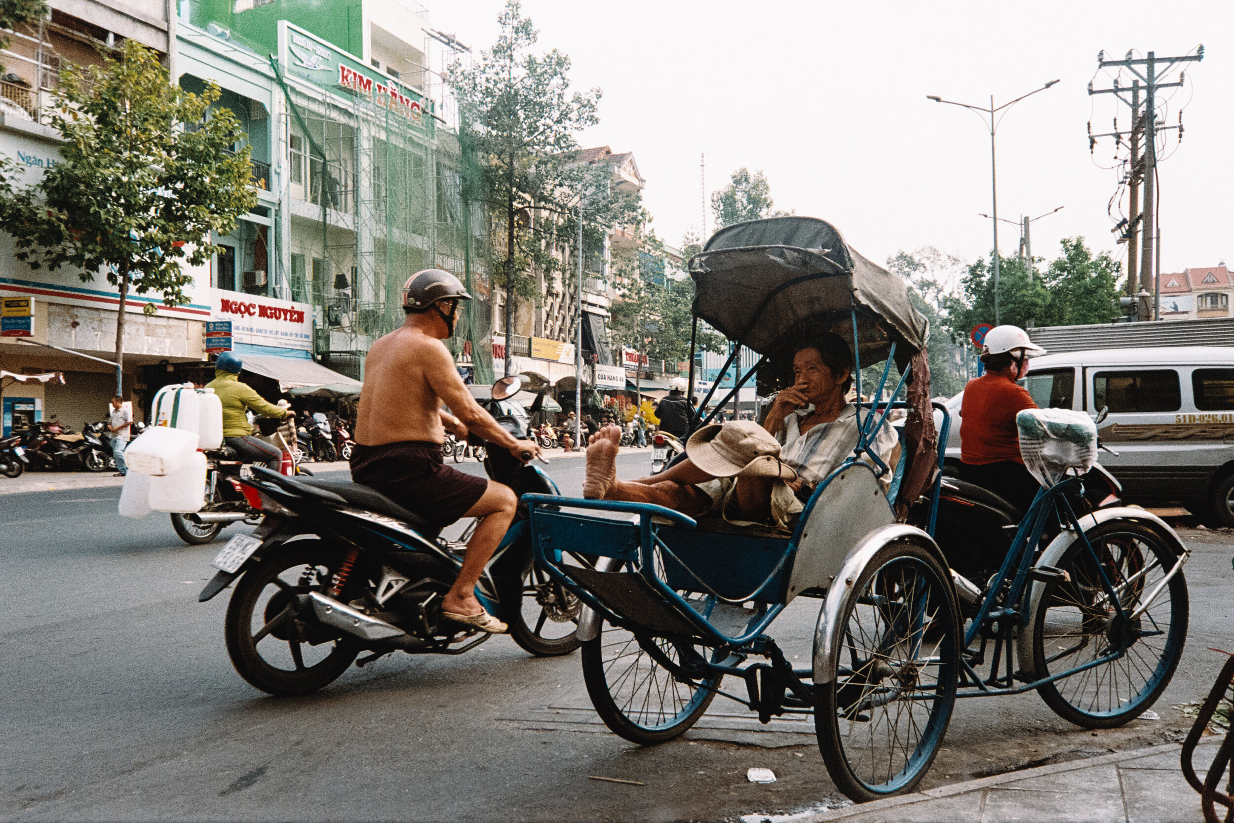 chilling-ho-chi-minh-saigon-city-vietnam-asia.jpg