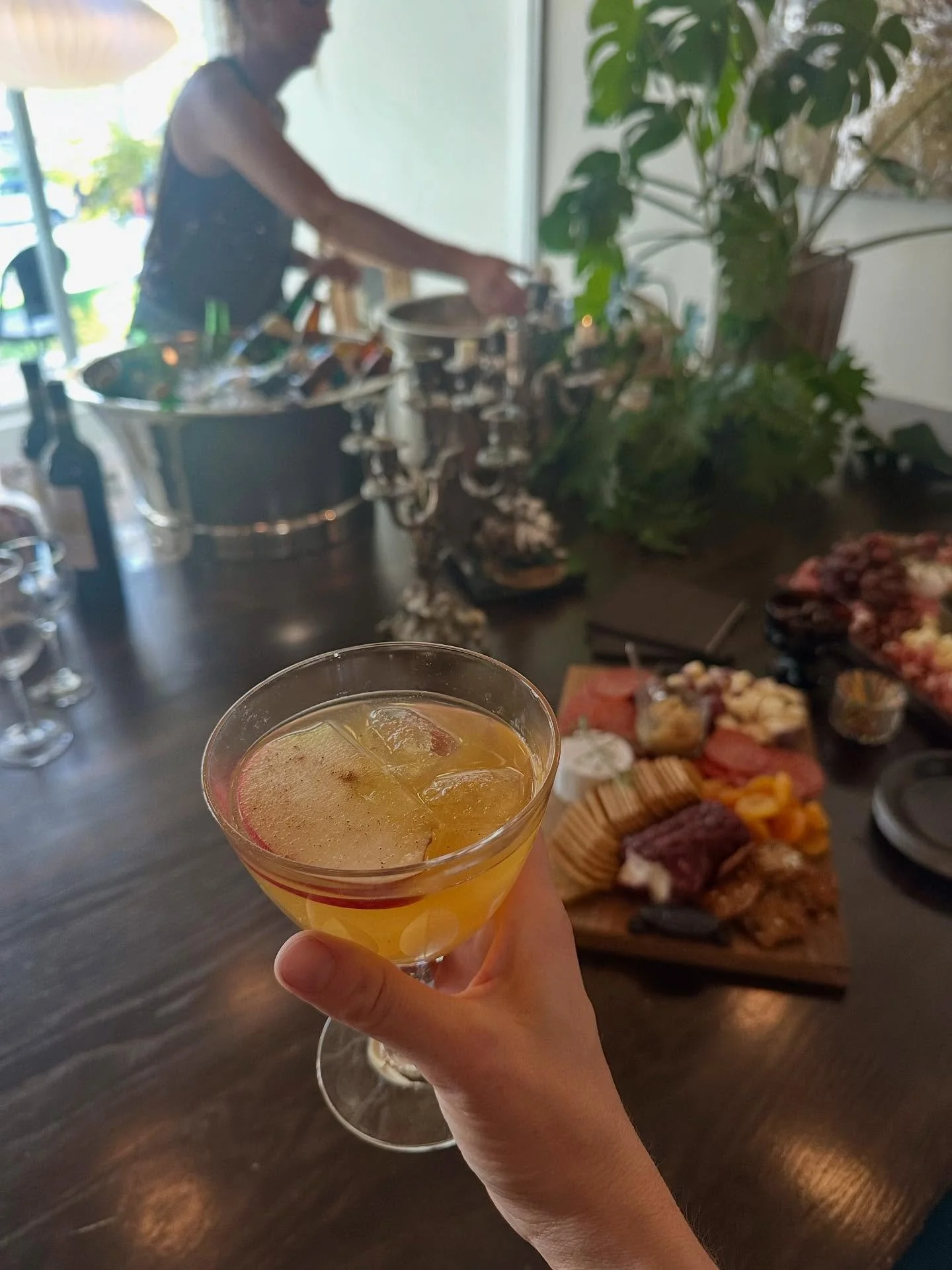 fall fun &amp; family love / work perks / charcuterie on repeat / when your sister in Virginia texts and asks, &ldquo;what are you doing next weekend?&rdquo; 
☺️🍁🧡