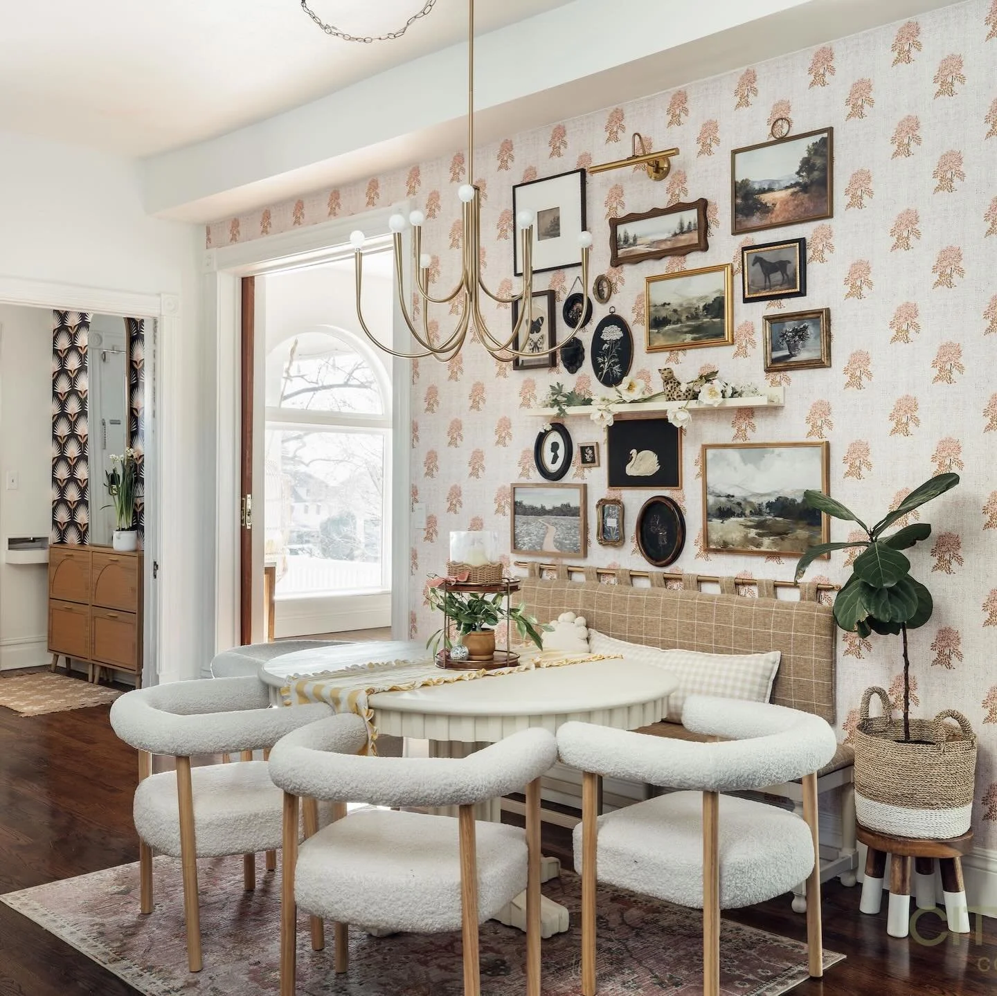 Oh.my.god. 🤩 My @cityhomecollective colleague just listed her Avenues home and it is absolutely perfect.

The world feels pretty dark right now, and it&rsquo;s refreshing to see spaces that radiate beauty and joy ✨🥹 Lucky are the future buyers who 