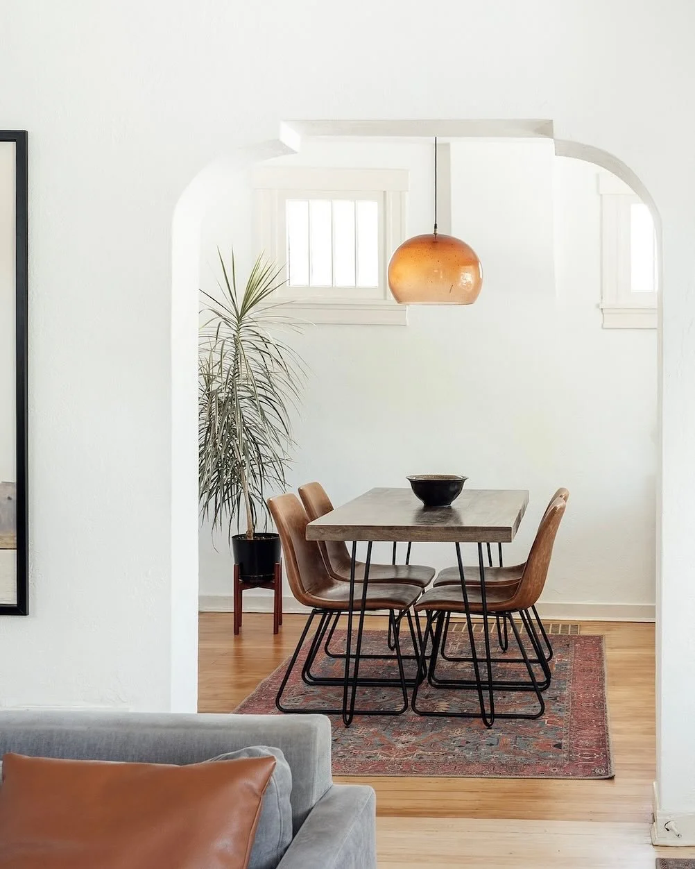 New from @cityhomecollective: I&rsquo;m so inspired by this cute bungalow&hellip;the paint colors, the gallery wall, and the statement light fixtures are 👌🏼Plus its in a great location just steps from @theparkcafeslc near Liberty Park 🌳💚

This on