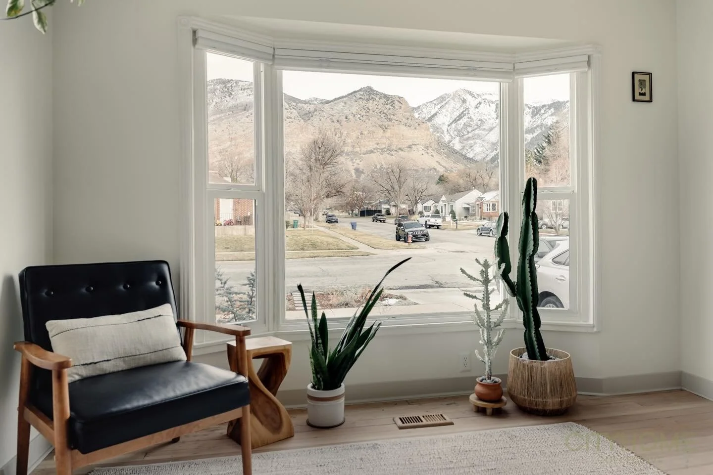 Mountain views framed by bay windows, an interior that&rsquo;s been thoughtfully designed, and layered waterwise landscaping that shows up beautifully in spring and summer (swipe to the end for a glimpse 🌼), this is one of those spaces that feels as