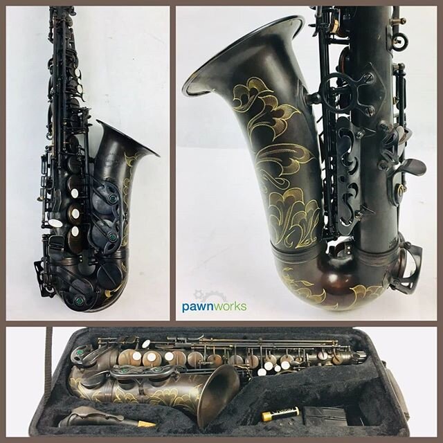 Be the most stylish kid in band class with this gorgeous Chateau alto saxophone! Not only is it unique in color but it has a very rich tone. Perfect for band geeks of all ages, this sax will be sure to complement any musical endeavor you are working 