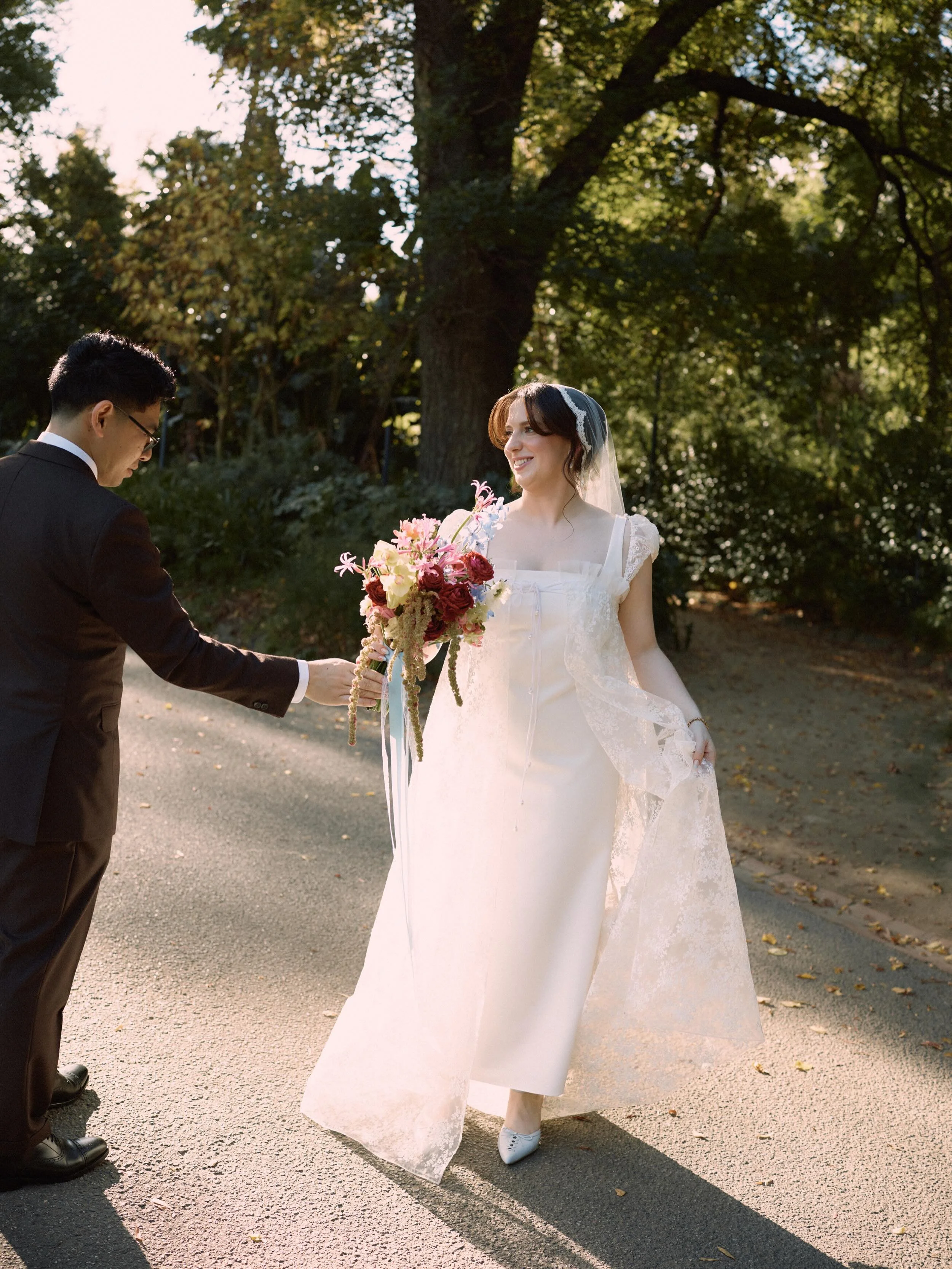 Natasha &amp; Chris on their perfect autumn day 🍂 

Tash&rsquo;s timeless gown by the one&amp;only @perplewomen 
Chris&rsquo;s suit @christiantimber
Rings @cullenjewellery @glanta 
MUAH @caseymalady_makeupartist 
Ceremony @thealtarelectric 
Celebran