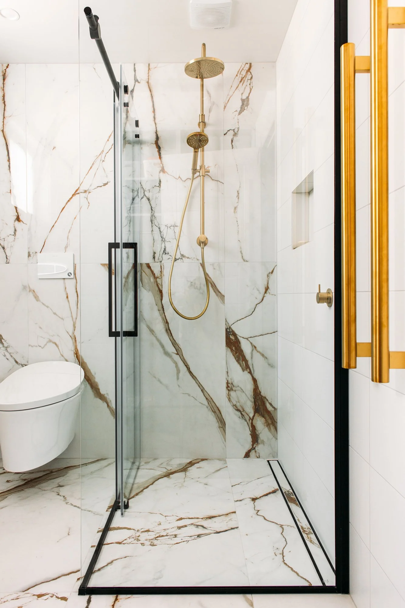 Modern tiled bathrooms_82.jpg