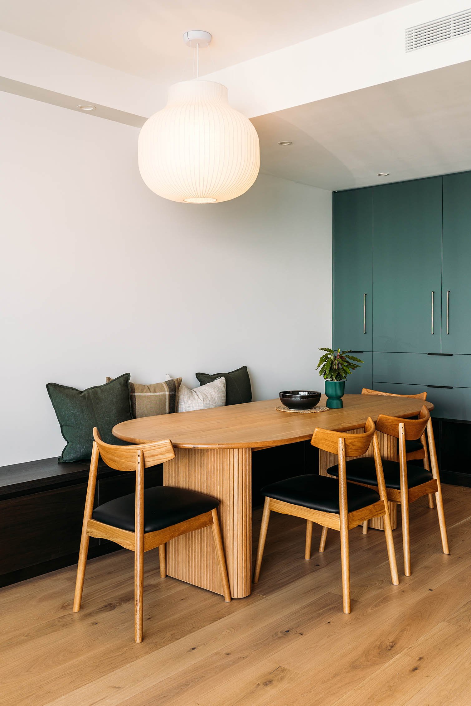 Wellington Waterfront Apartment - Dining Room