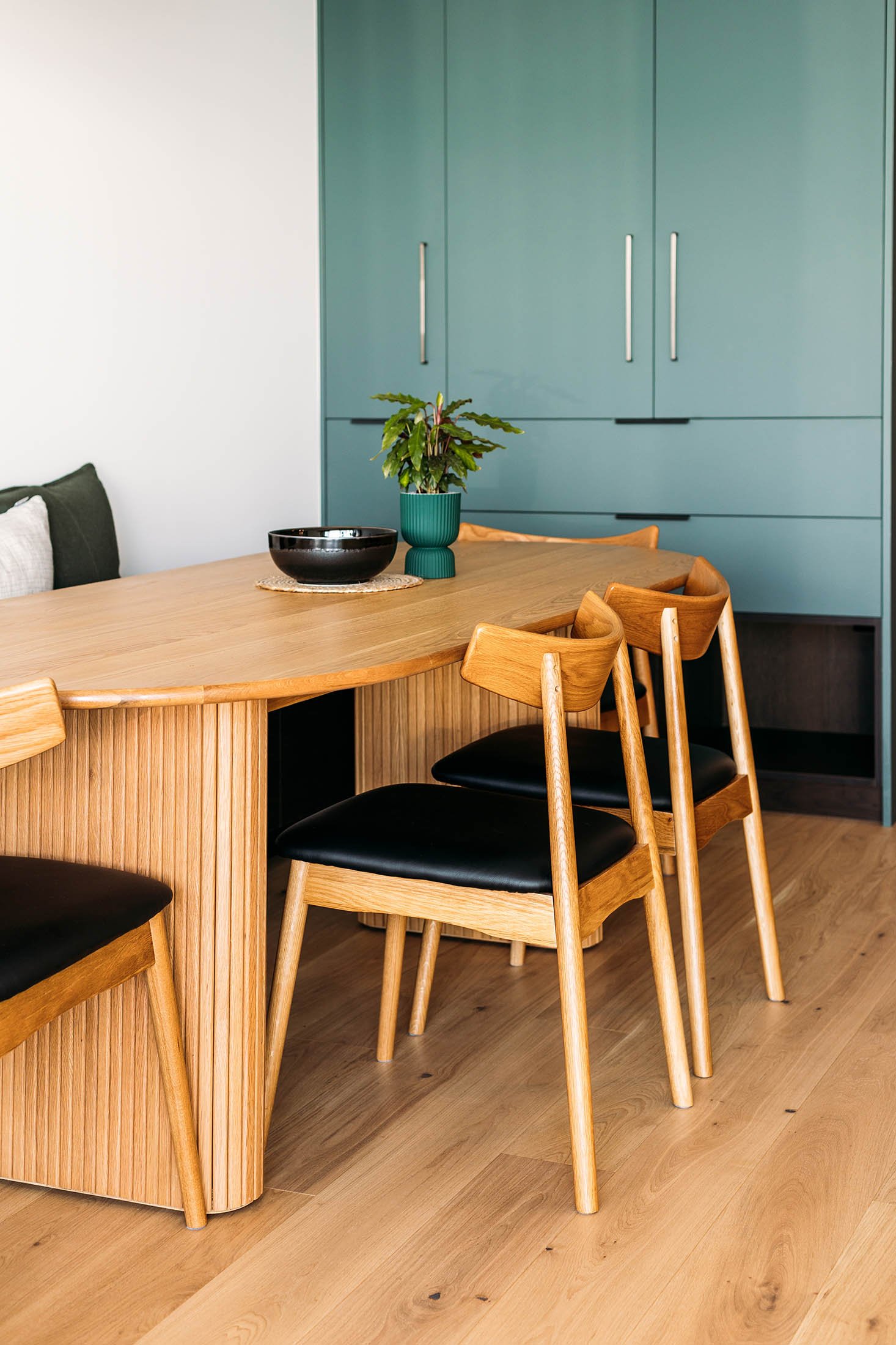 Wellington Waterfront Apartment - Dining Room