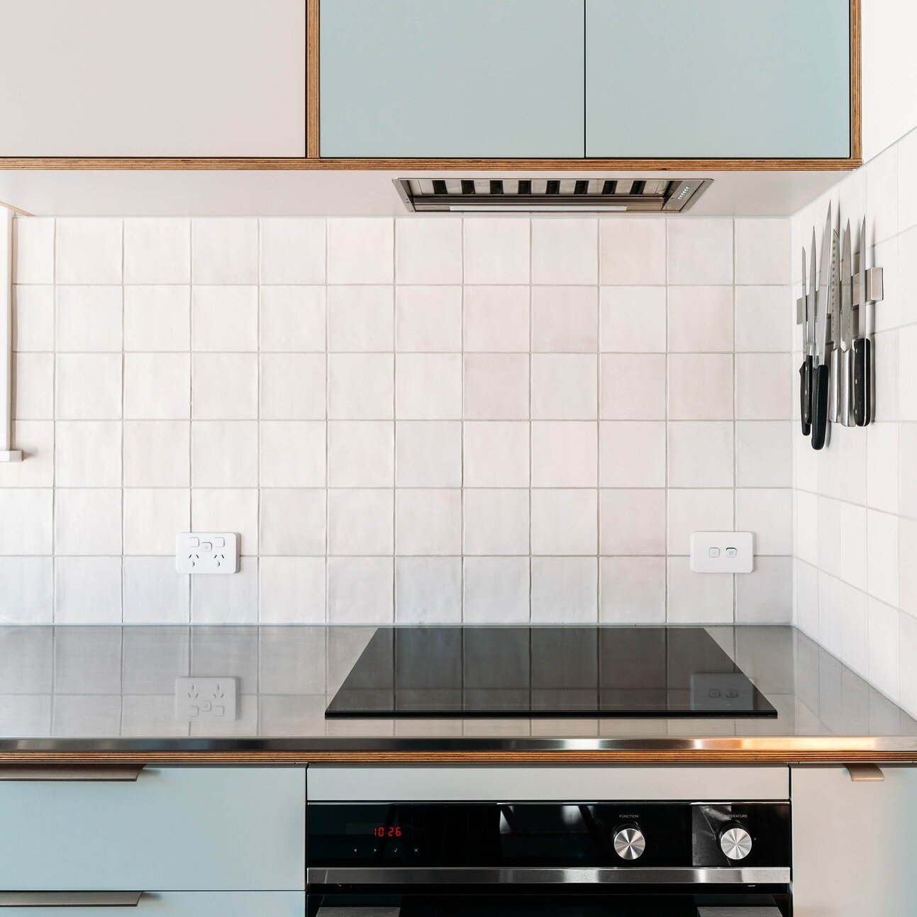 The colours in these splashback tiles are pretty delicious - hues of coral, shells, blue-grey skies...whatever you want to call them, they're good. They're especially good for tying together the other lovely finishes in this family kitchen design. 

