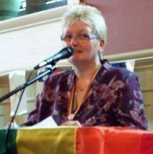  Pam Gold, speaking at a conference of the Evangelical Fellowship of Lesbian & Gay Christians (EFLGC) 
