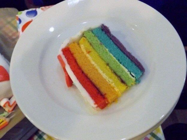  The home-made rainbow cake was delicious! 