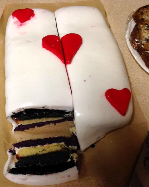  The Ace cake with sponge in the colours of the Asexual Pride flag: black, gray, white, and purple, from top to bottom, created by Scarlett. 