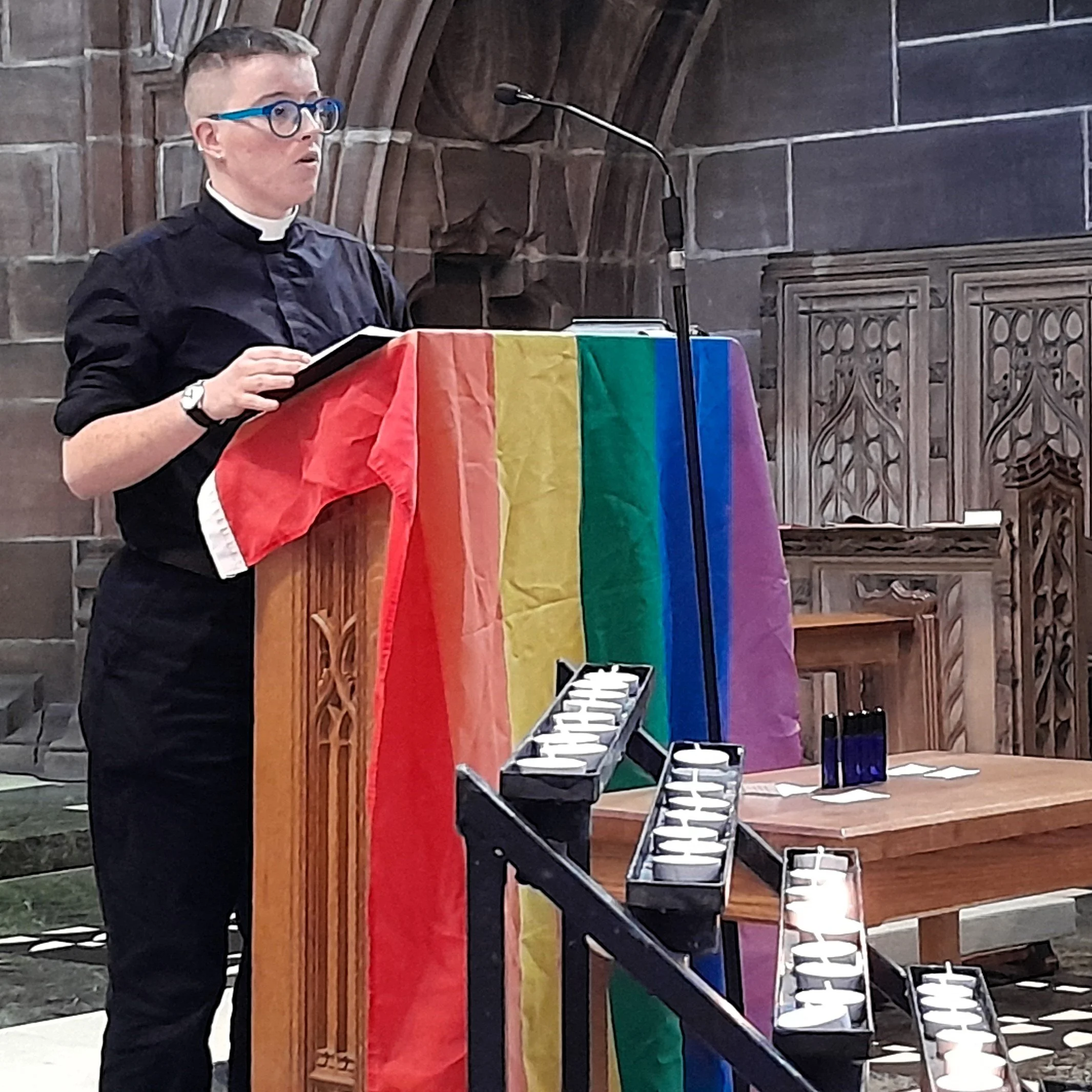  Revd Lu Skerratt-Love preaching at Liverpool Cathedral’s Pride service 