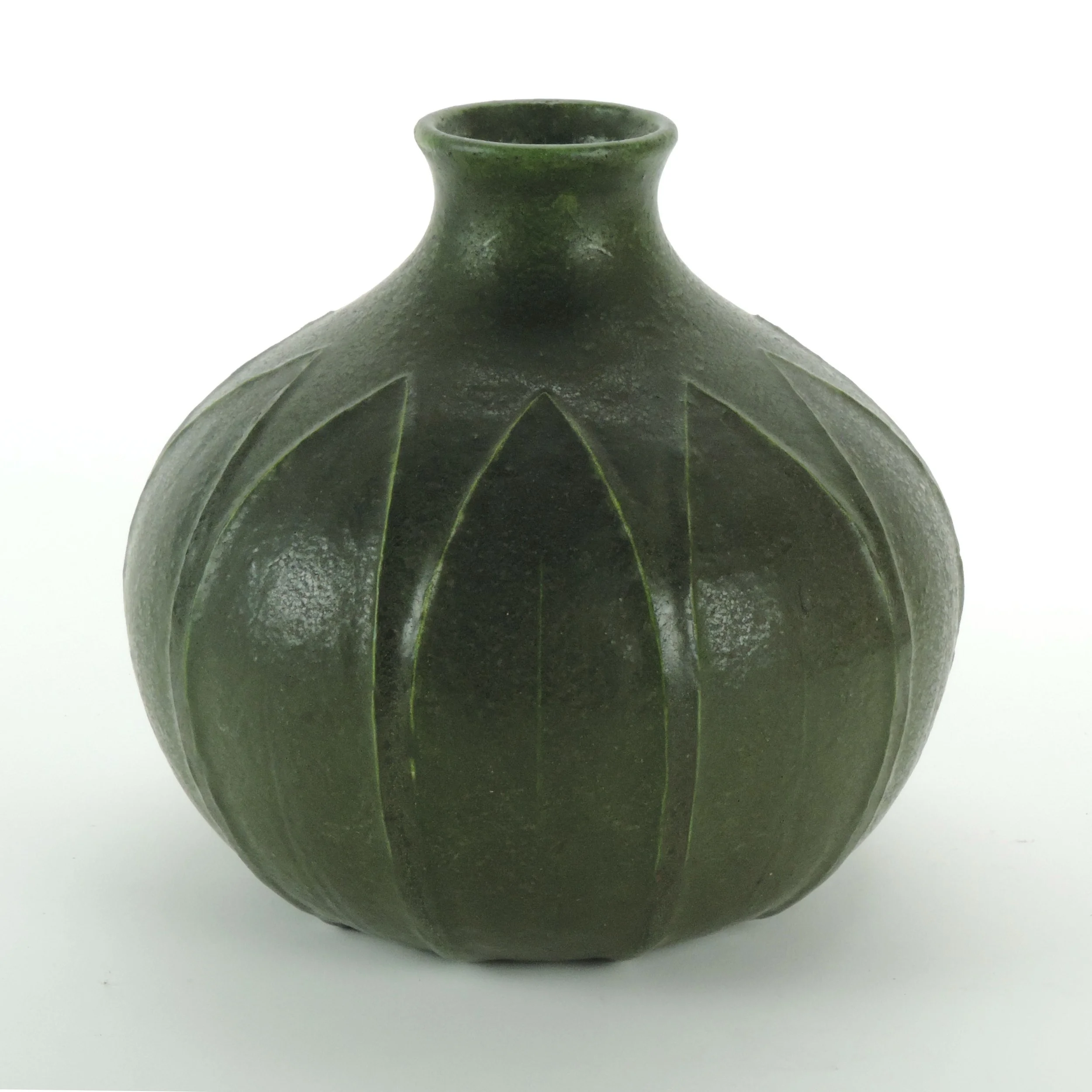 Grueby-Pottery-7-58in-x-8-25dia-10-leaf-bulbous-vase-B.jpg