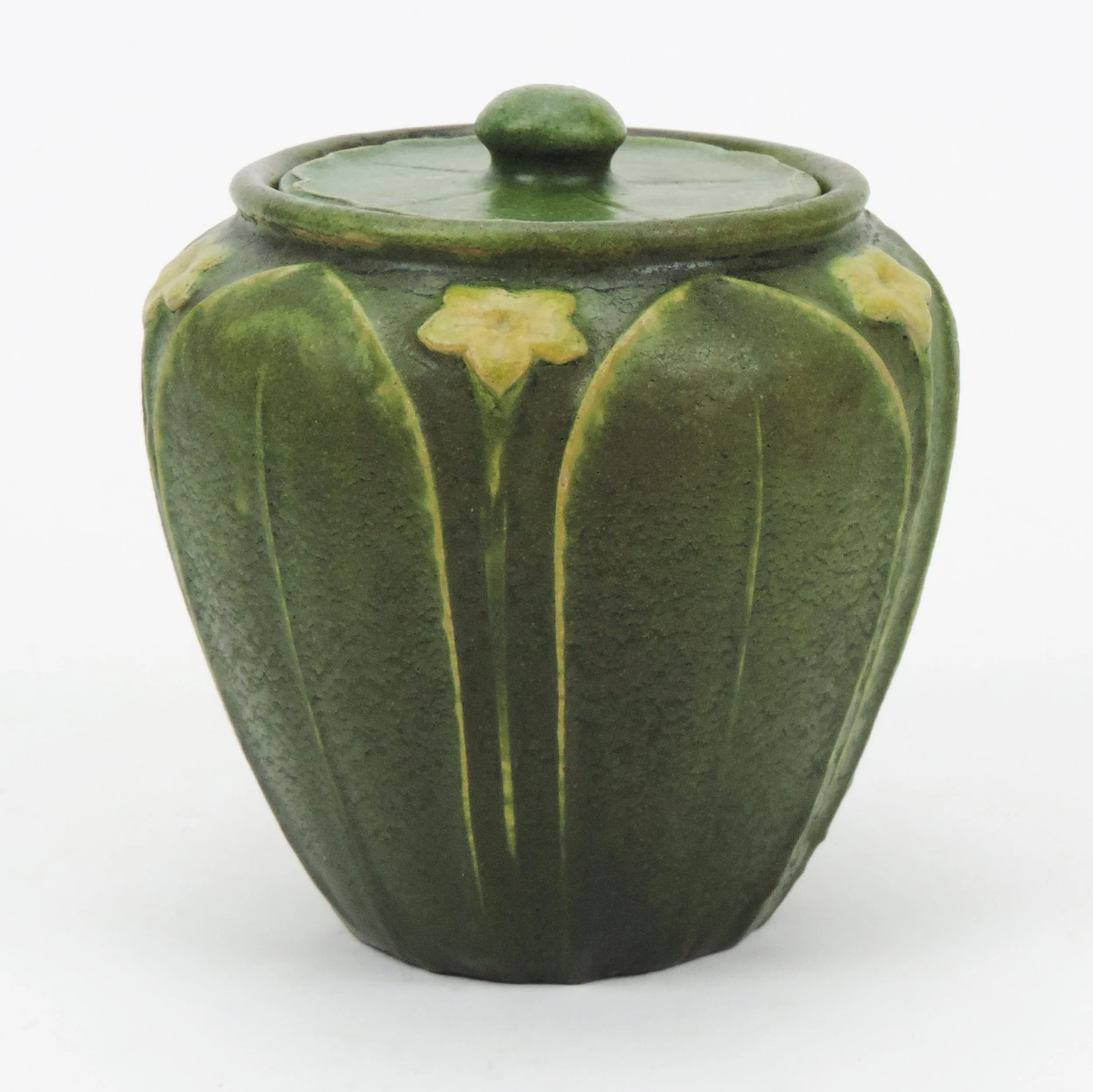 Grueby-Pottery-2-color-ER-5-5in-humidor-A.jpg
