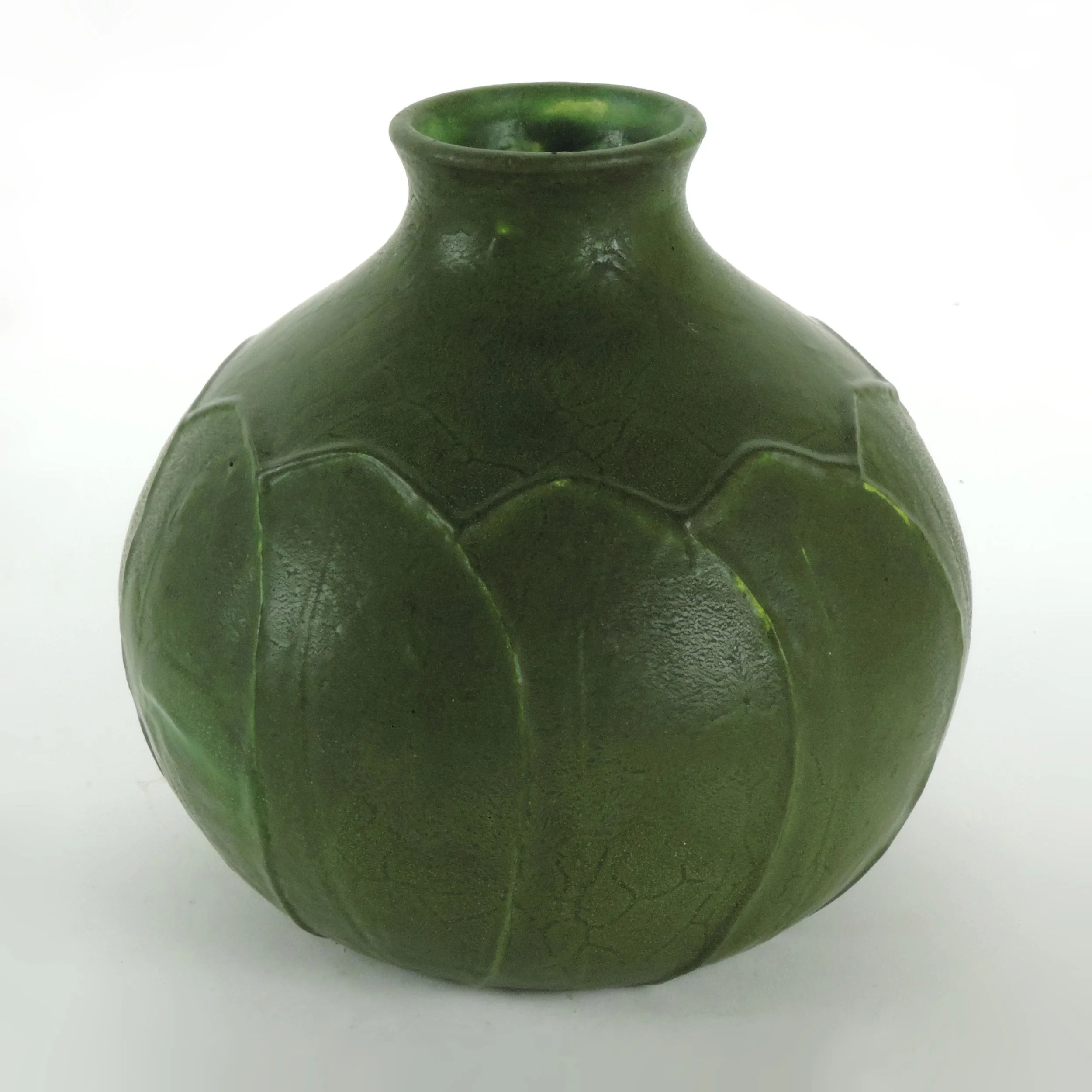 Grueby-Faience-FG-7-5in-overlapping-10-leaf-bulbous-vase-B.jpg