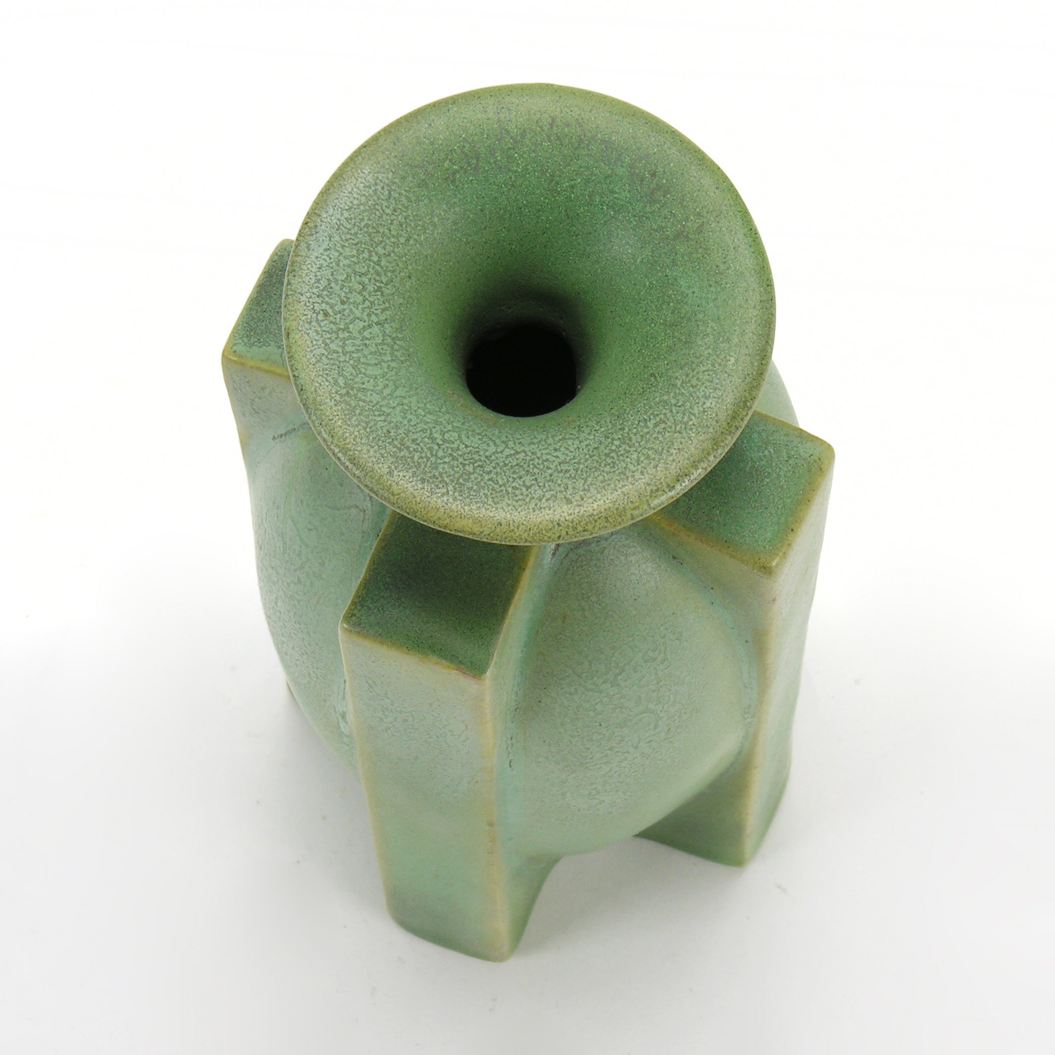 Teco-rocketship-4-buttress-7-38in-vase-417-D.jpg