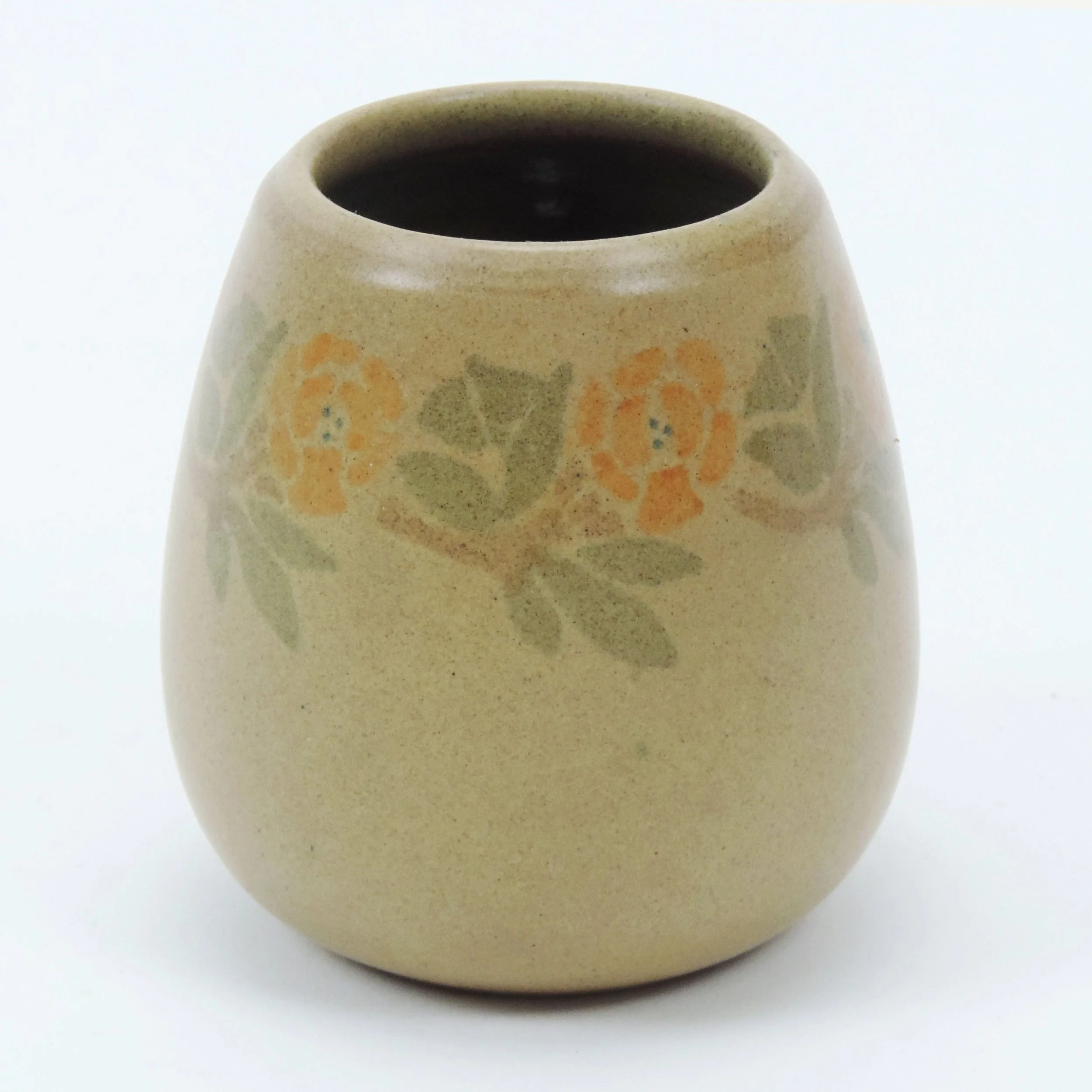 Marblehead-Pottery-3-5in-sand-floral-acorn-vase-C.jpg