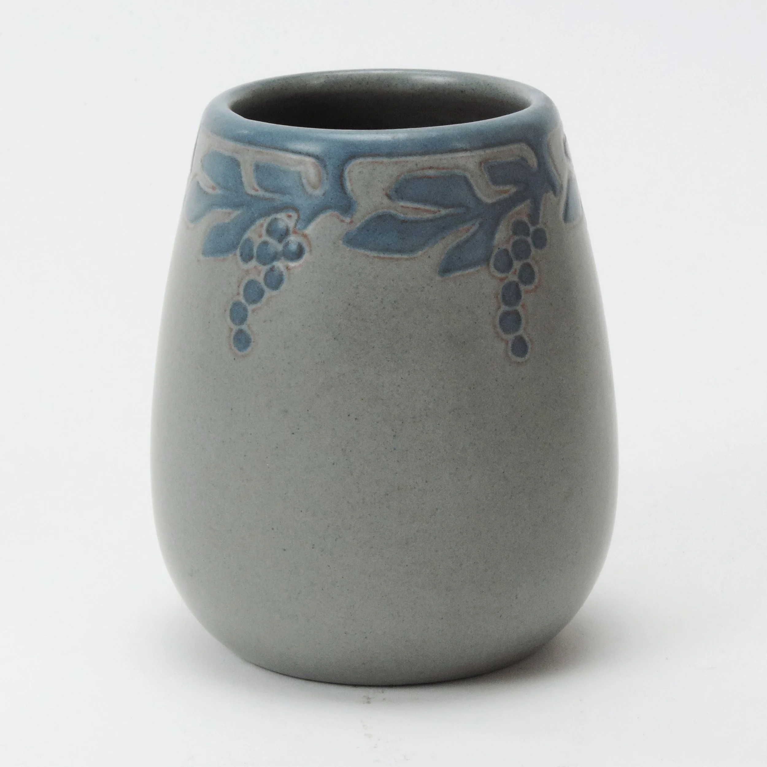 Marblehead-Pottery-4-58in-leaf-berry-gray-vase-B.jpg