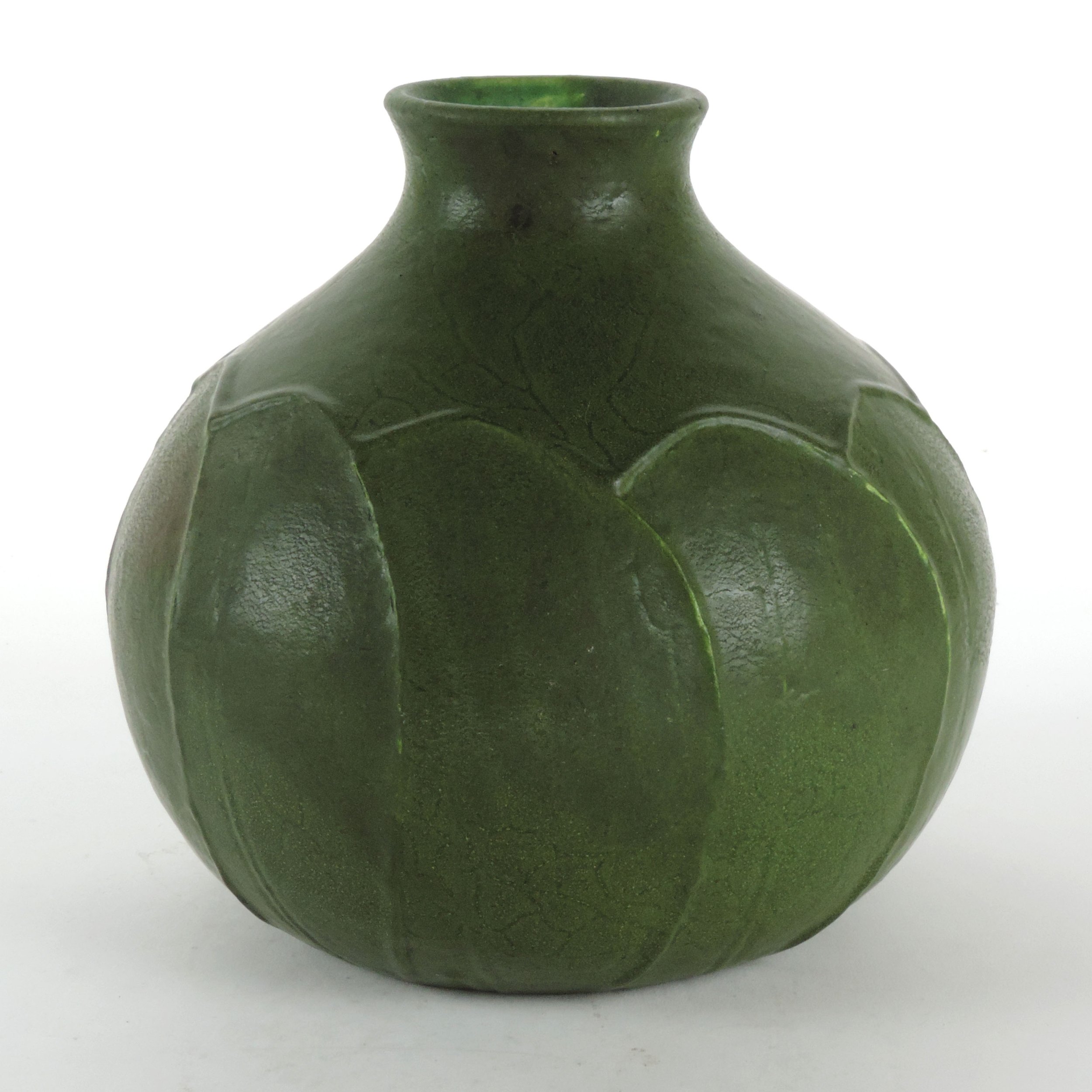 Grueby-Faience-FG-7-5in-overlapping-10-leaf-bulbous-vase-A.jpg