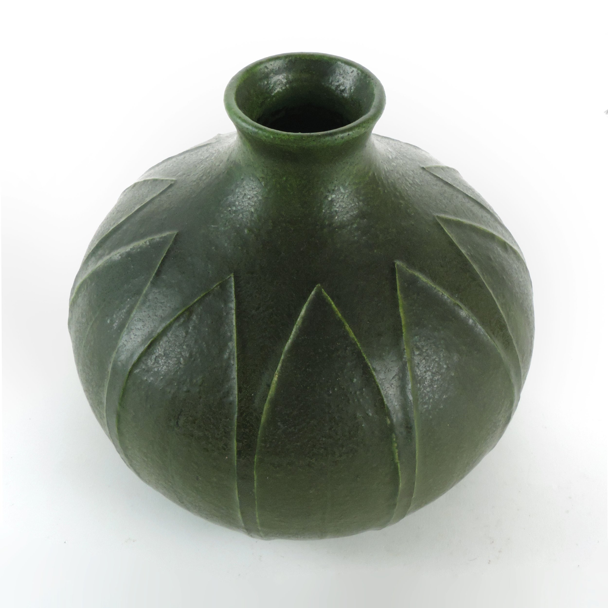 Grueby-Pottery-7-58in-x-8-25dia-10-leaf-bulbous-vase-C.jpg