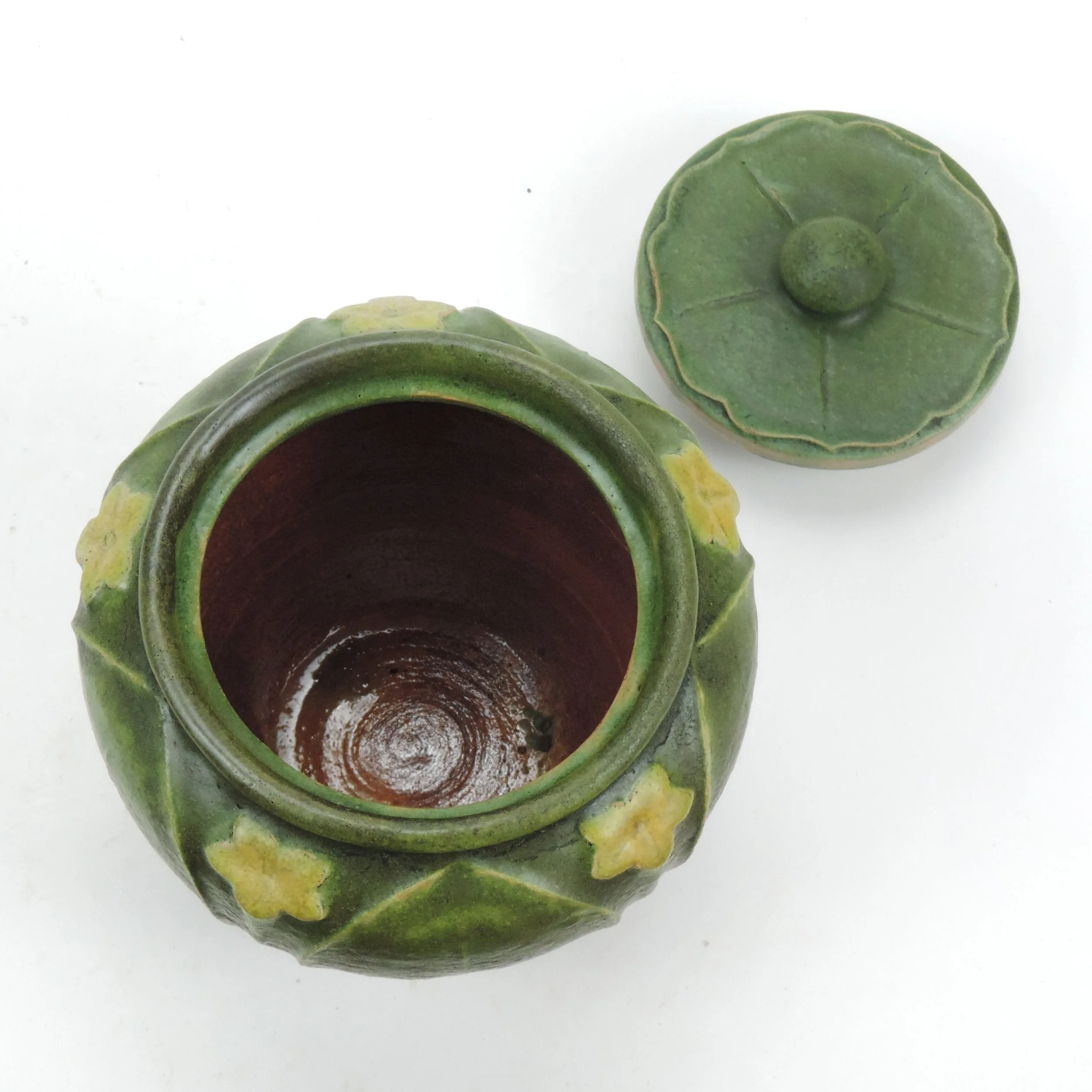 Grueby-Pottery-2-color-ER-5-5in-humidor-D.jpg