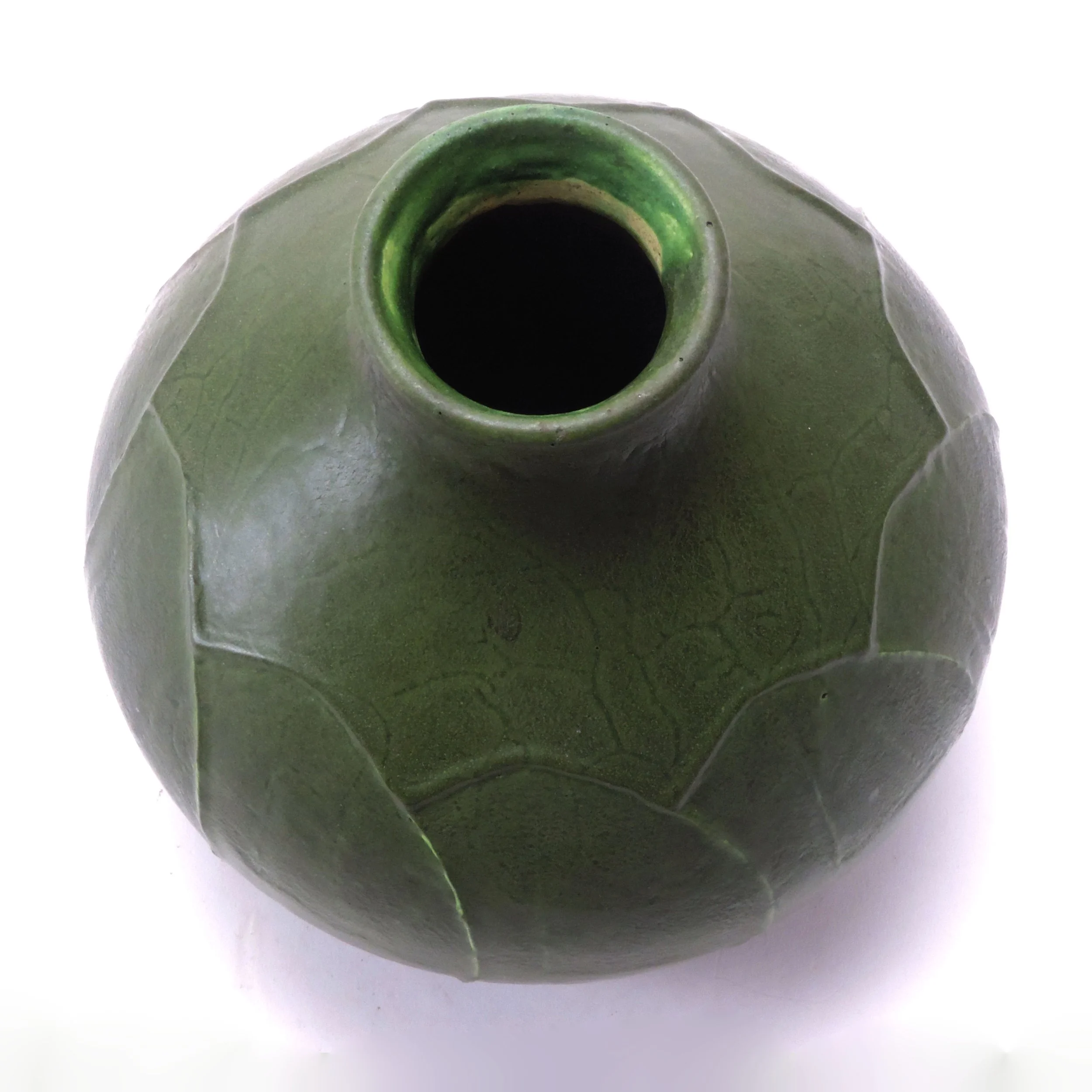 Grueby-Faience-FG-7-5in-overlapping-10-leaf-bulbous-vase-D.jpg