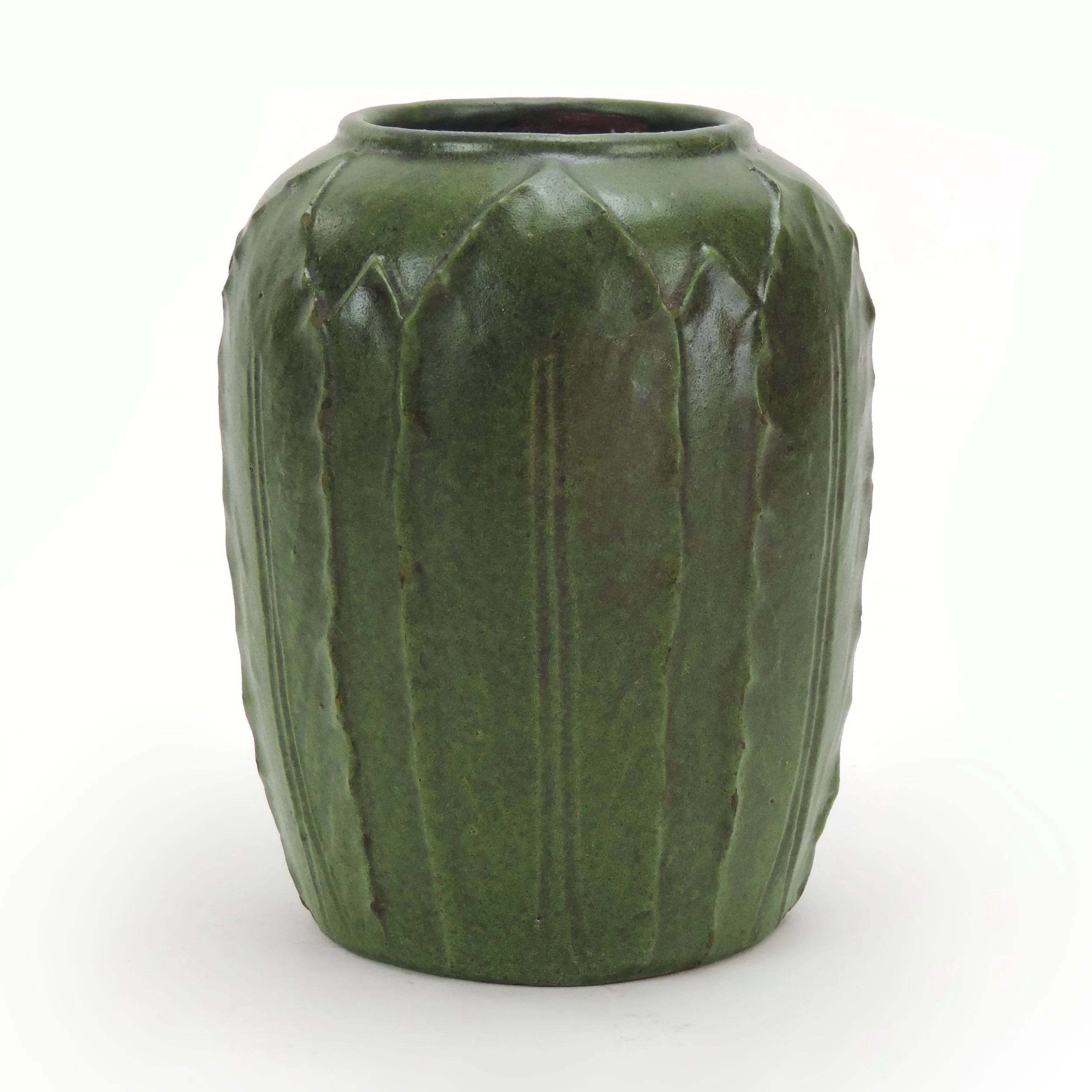Merrimac-Pottery-6in-green-overlapping-leaf-vase-A.jpg