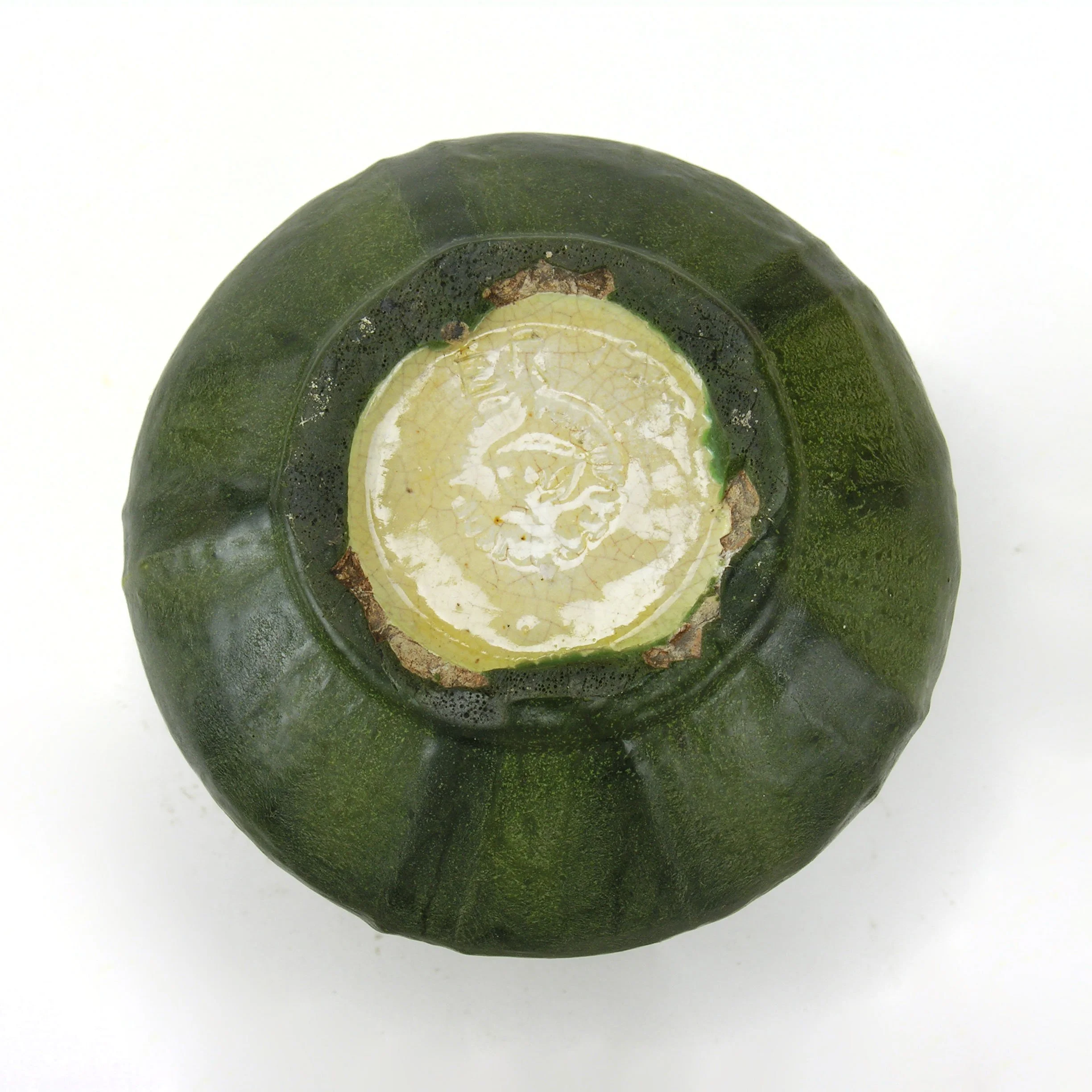 Grueby-Pottery-2-color-7-25in-5-leaf-and-bud-vase-rep-E.jpg