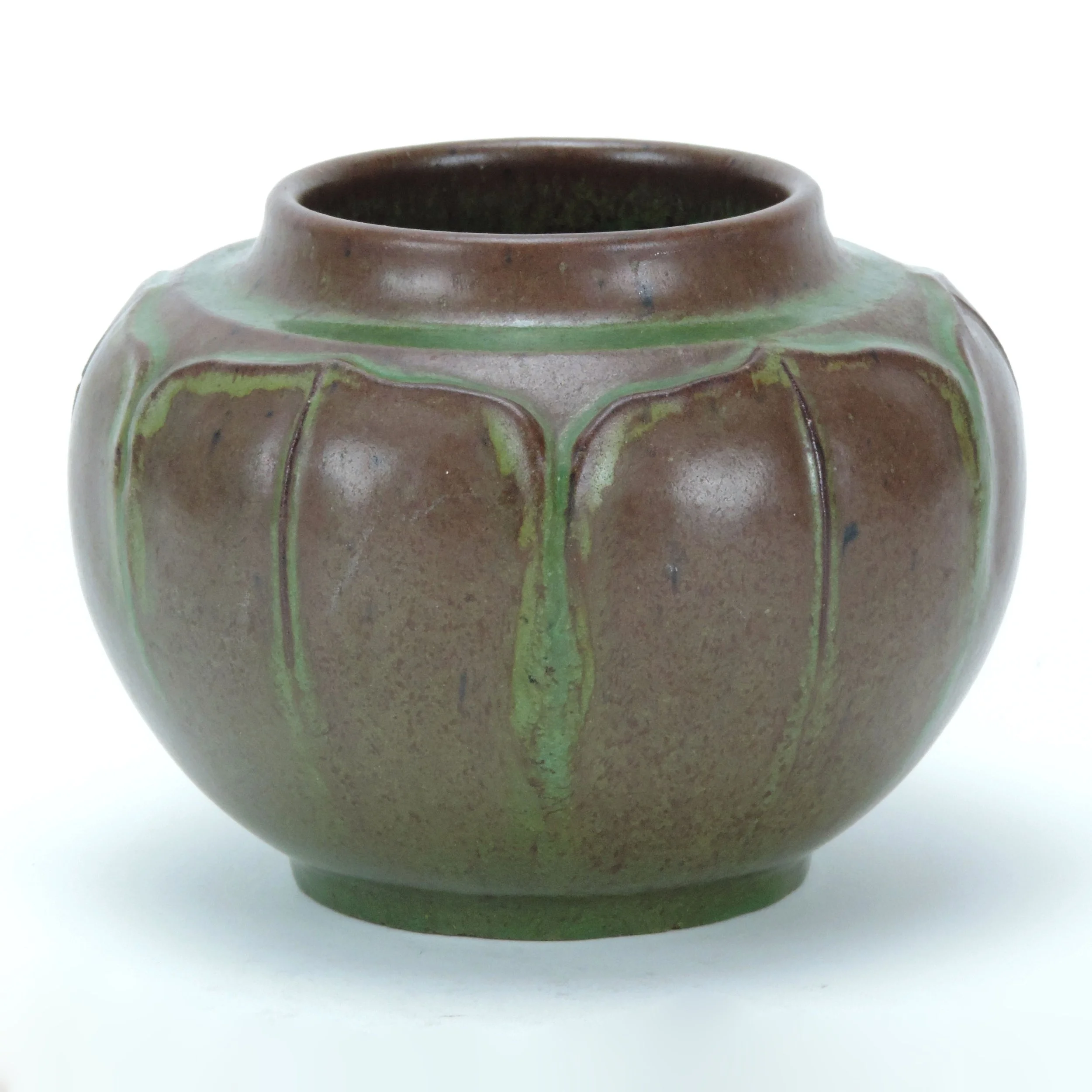 WJW-4-78dia-x-3-58in-green-brown-6-leaf-vase-B.jpg