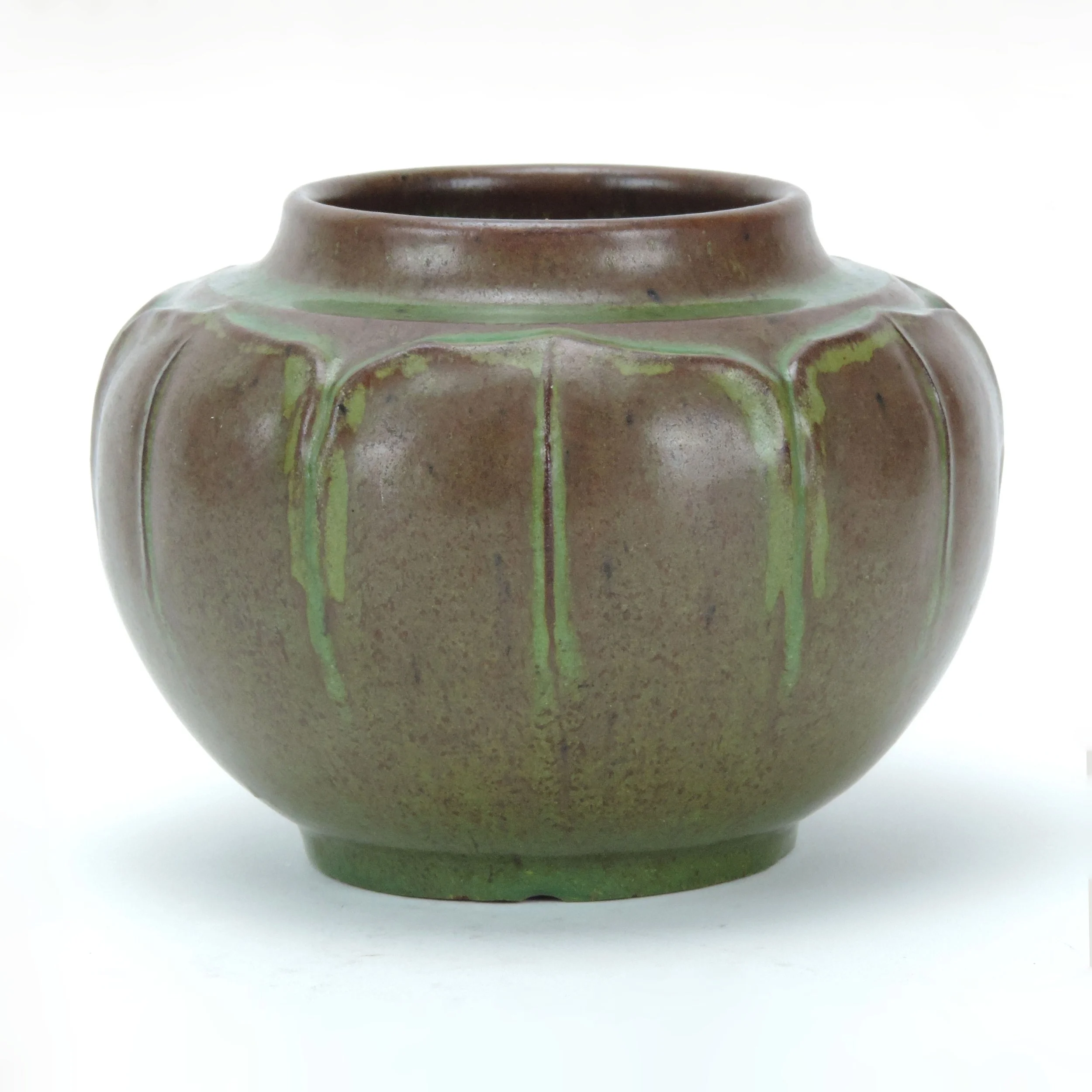 WJW-4-78dia-x-3-58in-green-brown-6-leaf-vase-A.jpg