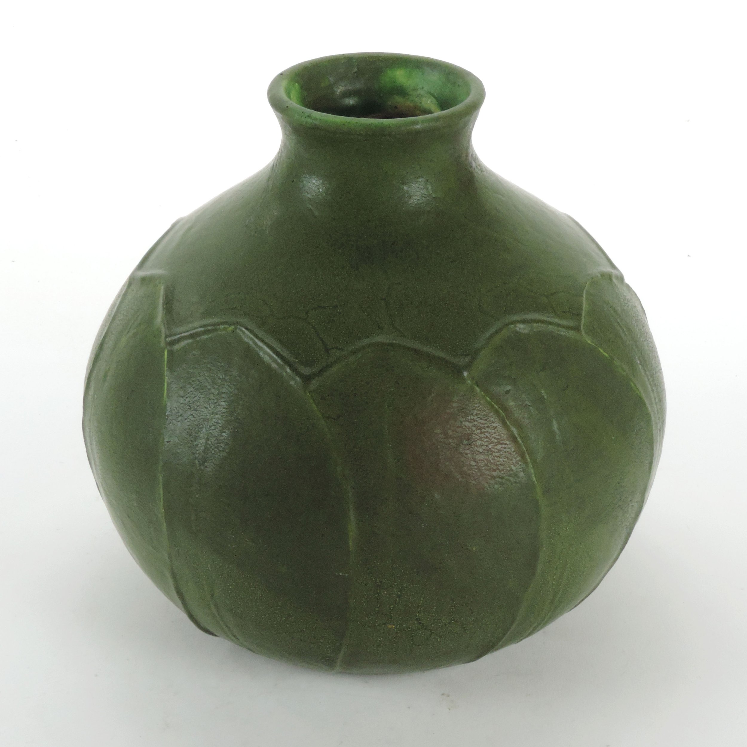 Grueby-Faience-FG-7-5in-overlapping-10-leaf-bulbous-vase-C.jpg
