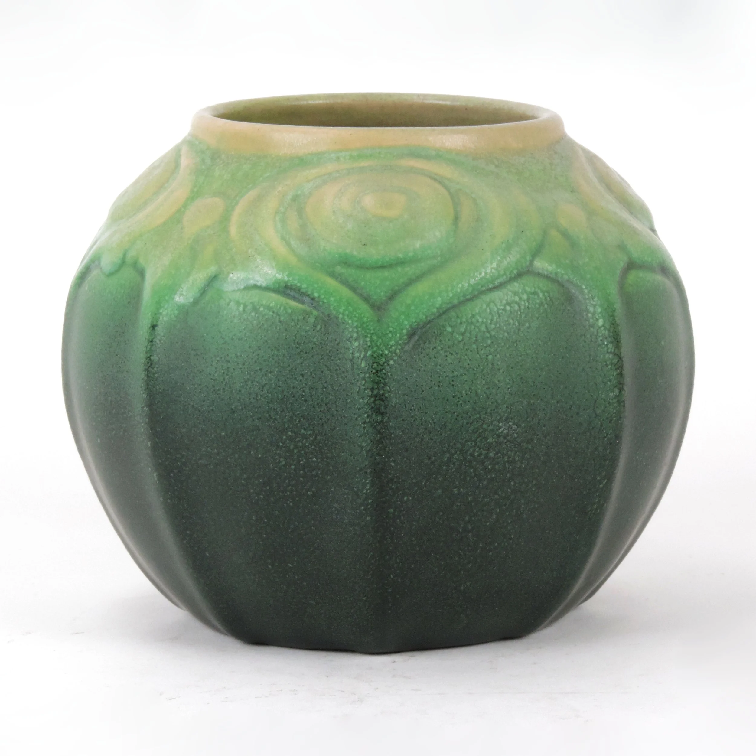 VanBriggle-1905-peacock-feathers-5-58in-231-vase-A.jpg