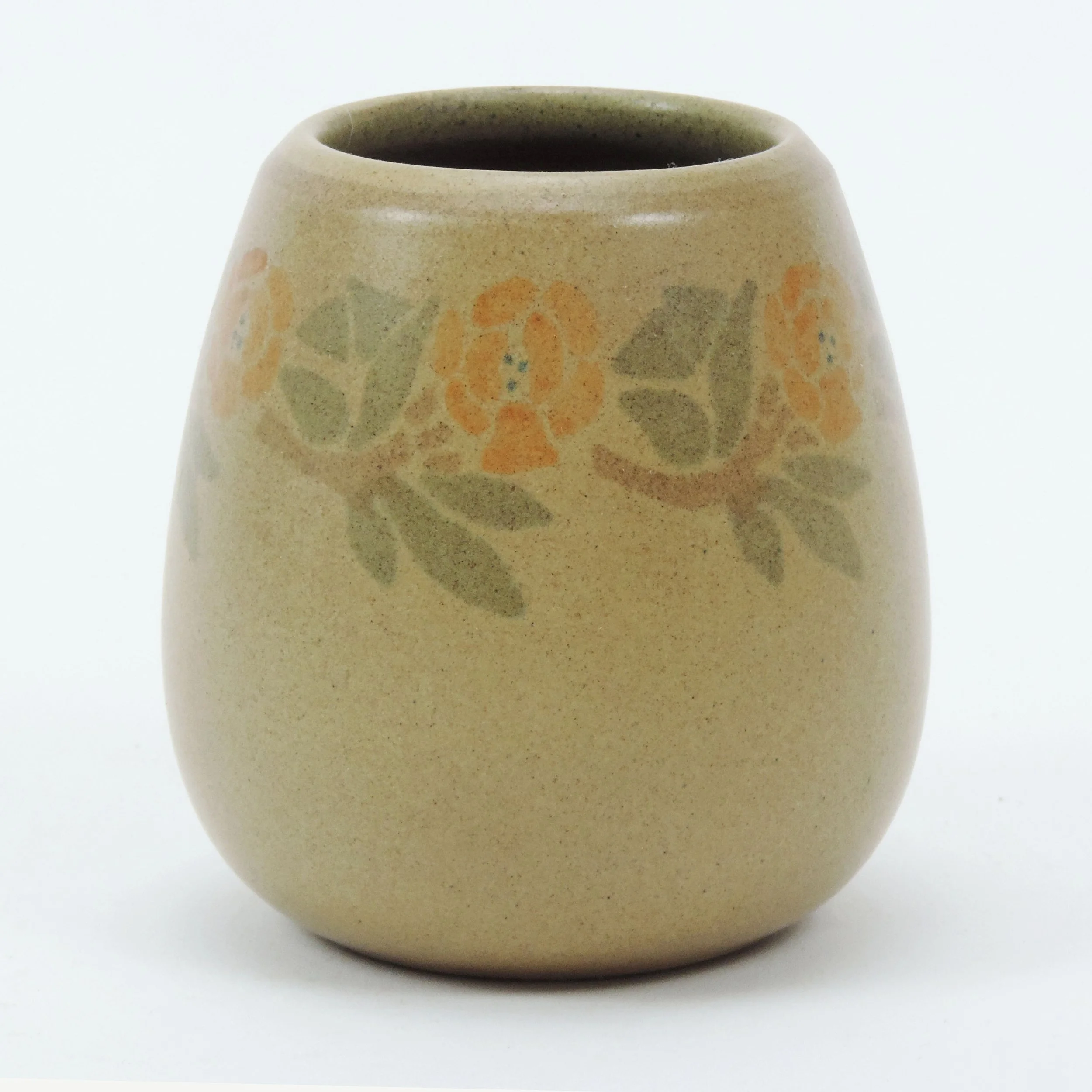 Marblehead-Pottery-3-5in-sand-floral-acorn-vase-B.jpg