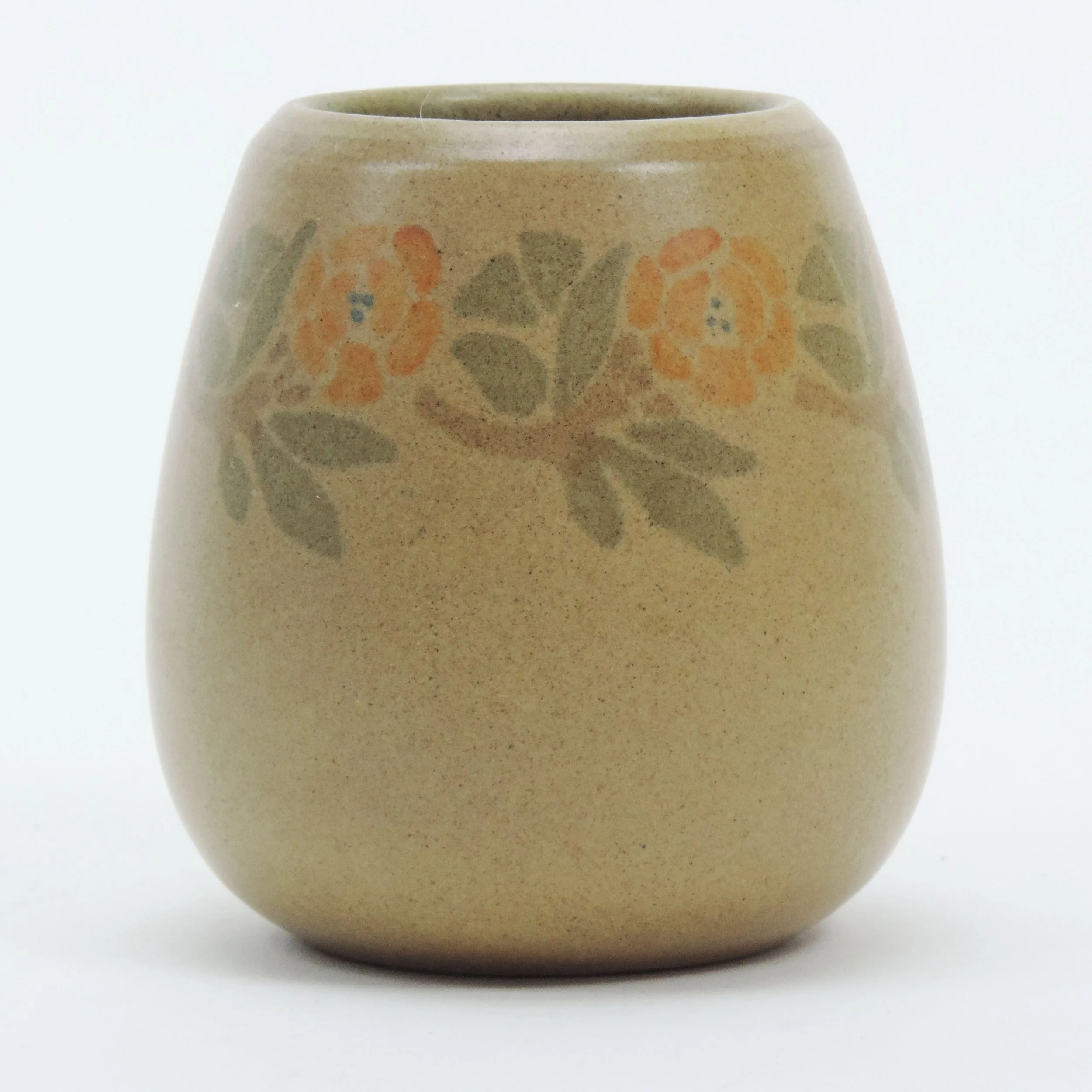 Marblehead-Pottery-3-5in-sand-floral-acorn-vase-A.jpg
