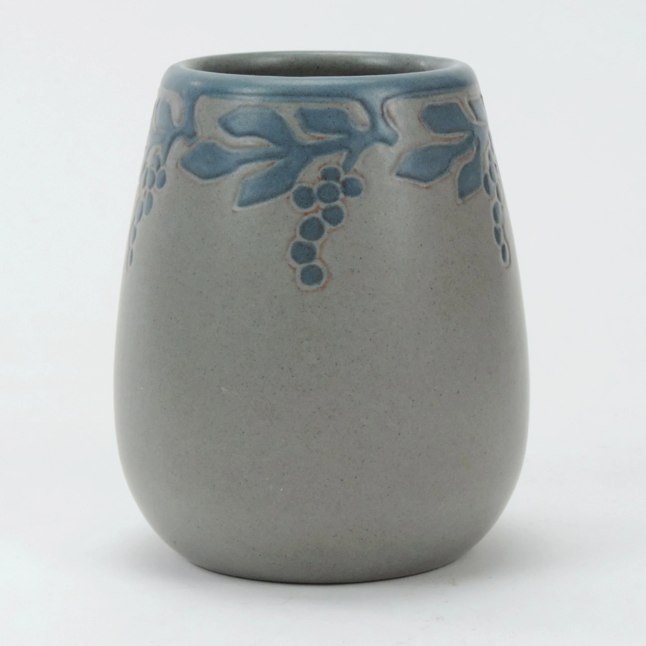Marblehead-Pottery-4-58in-leaf-berry-gray-vase-A.jpg
