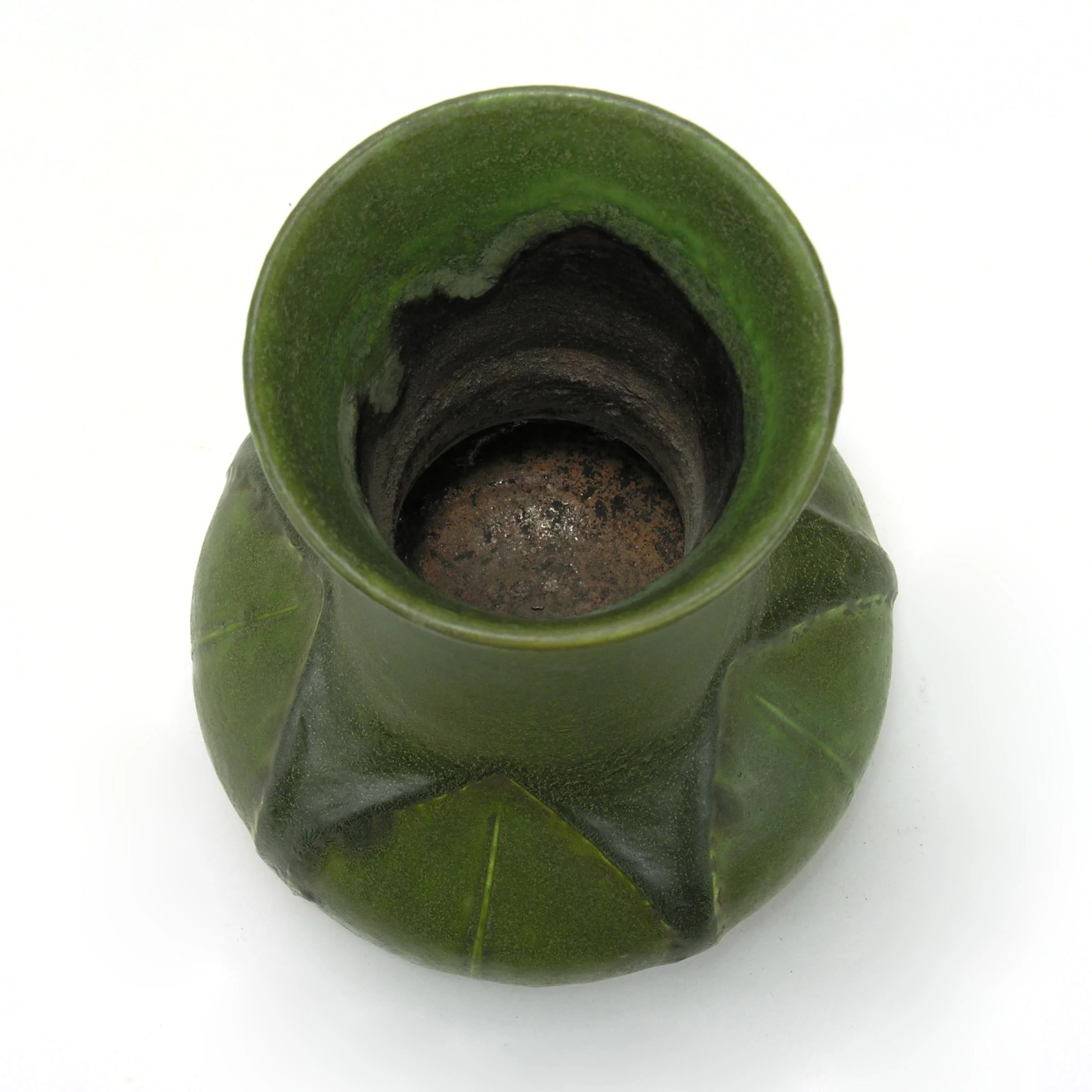 Grueby-Pottery-bulbous-bottom-5-leaf-7-75in-vase-ER-D.jpg