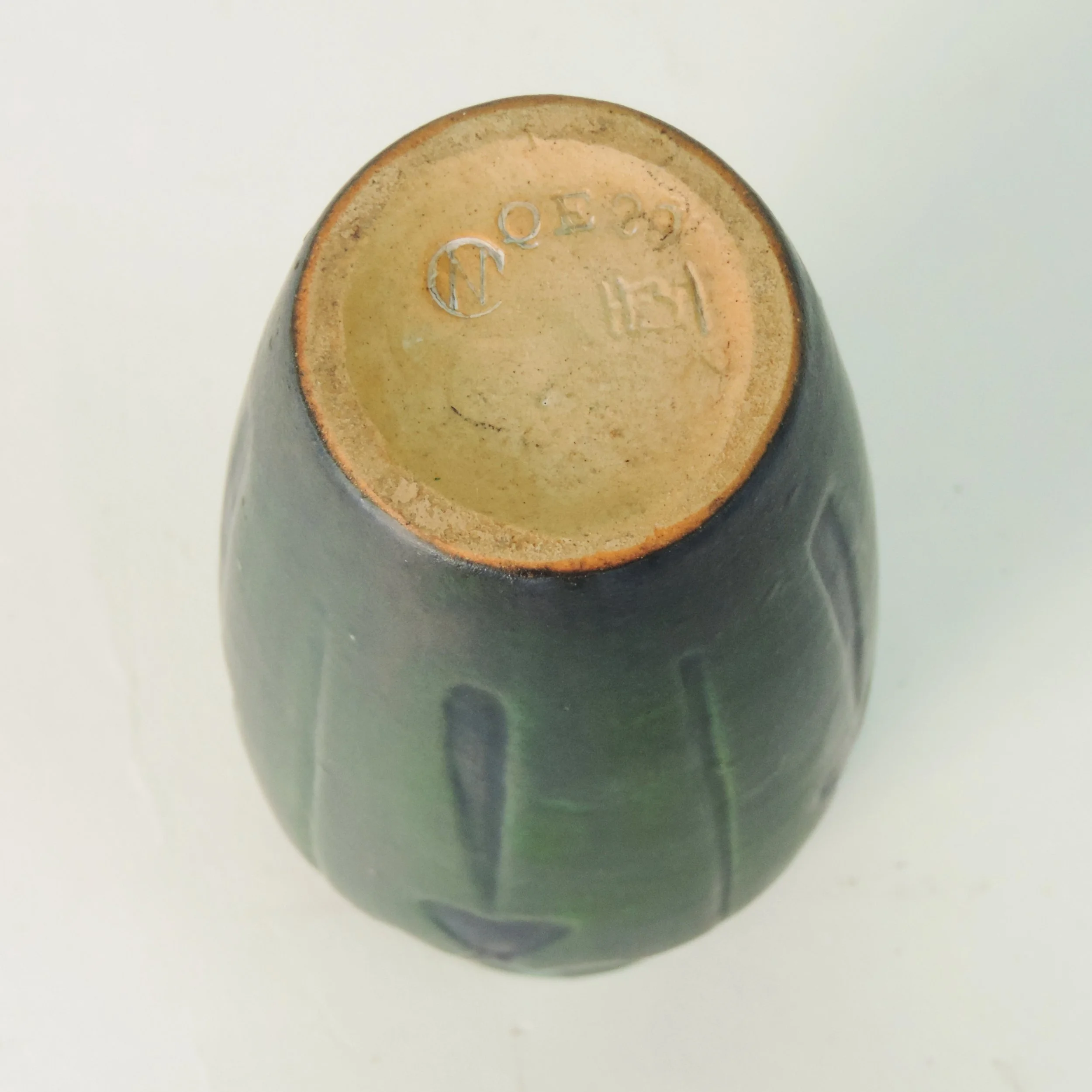 Newcomb-Pottery-HB-4-58in-floral-1927-vase-E.jpg