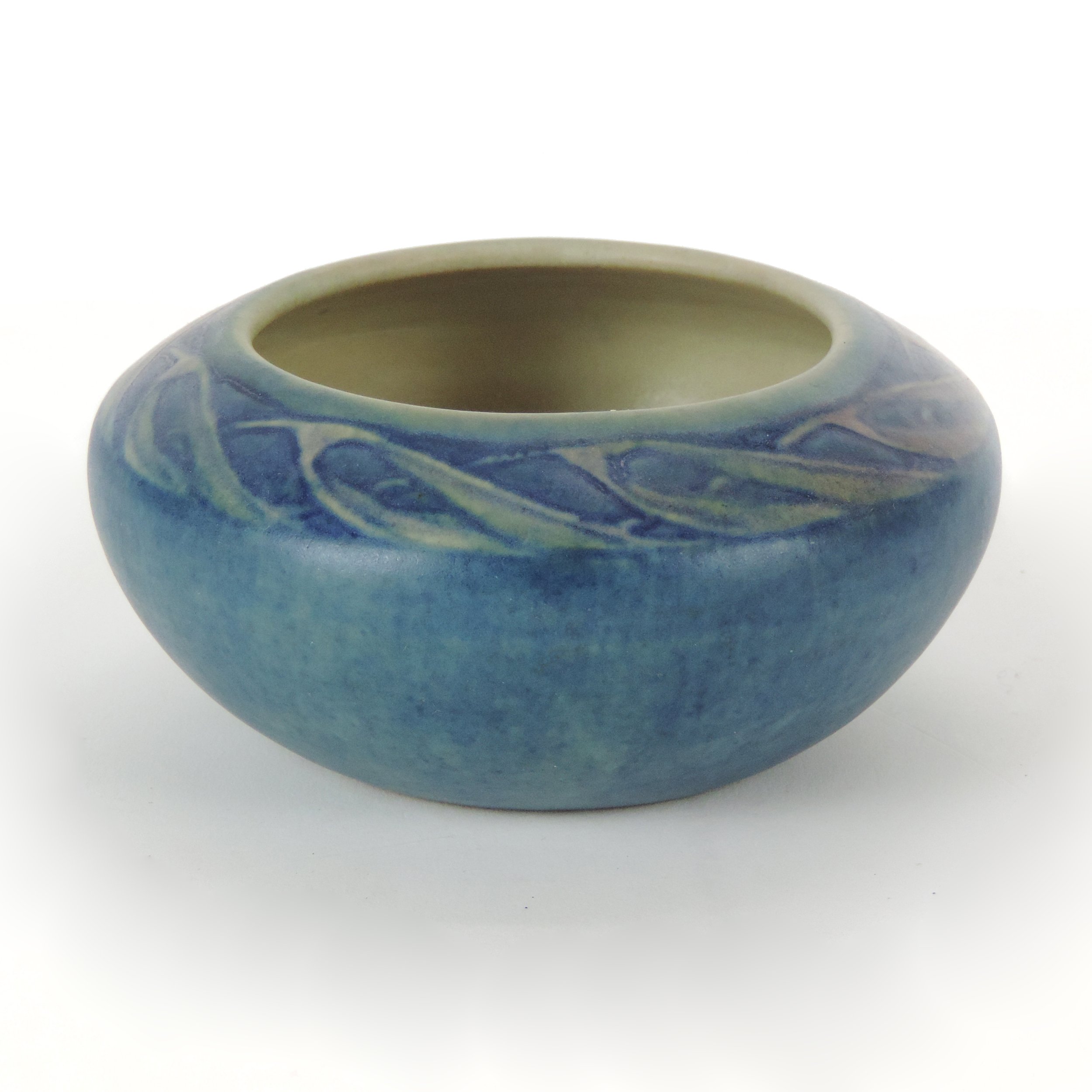 Newcomb-Pottery-SI-4-75dia-1933-swirling-leaf-low-vase-B.jpg