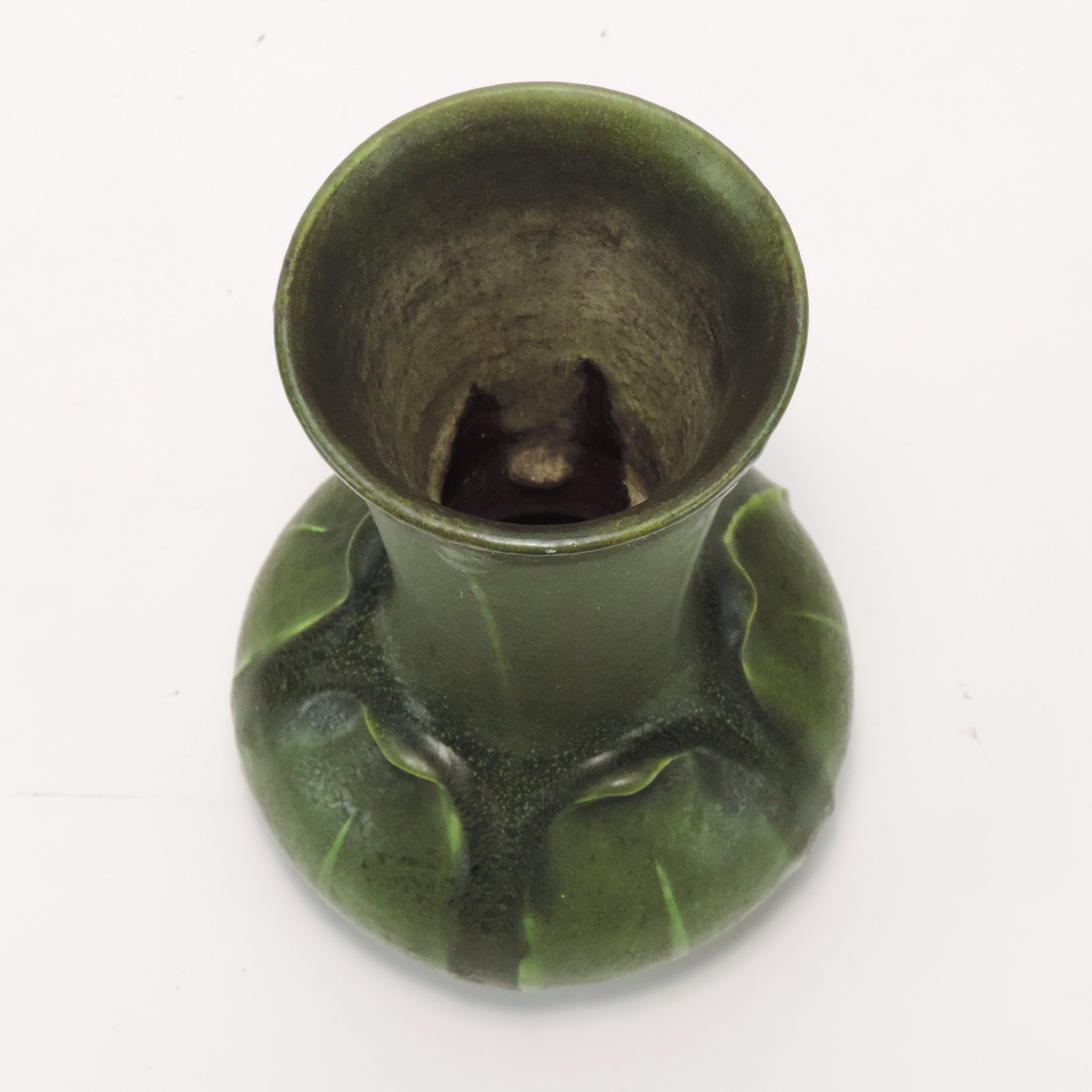 Grueby-6-78in-bulbous-bottom-curled-5-leaf-bud-vase-D.jpg